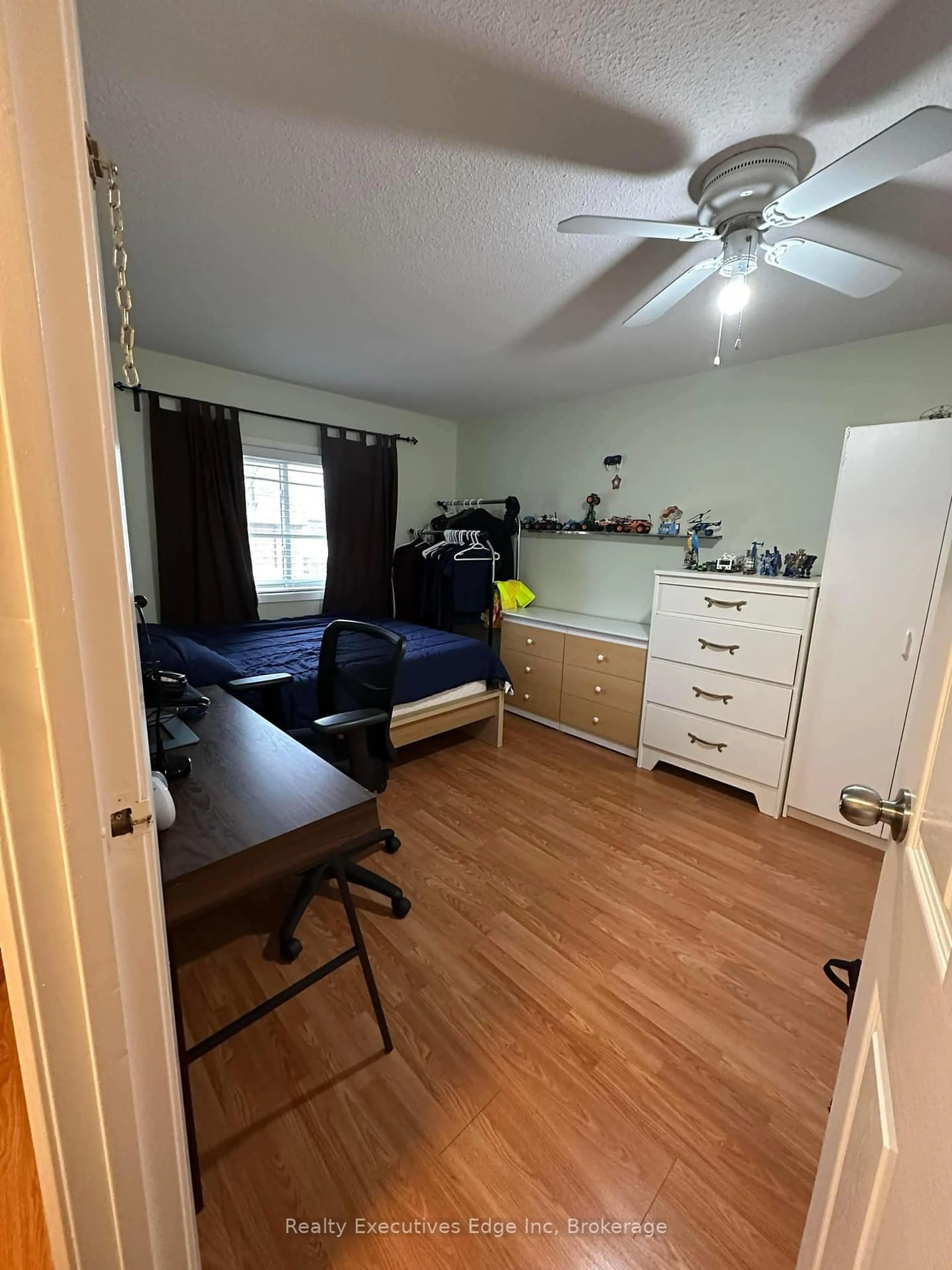 A pic of a room for 5982 Dunn St #4, Niagara Falls Ontario L2G 7J9