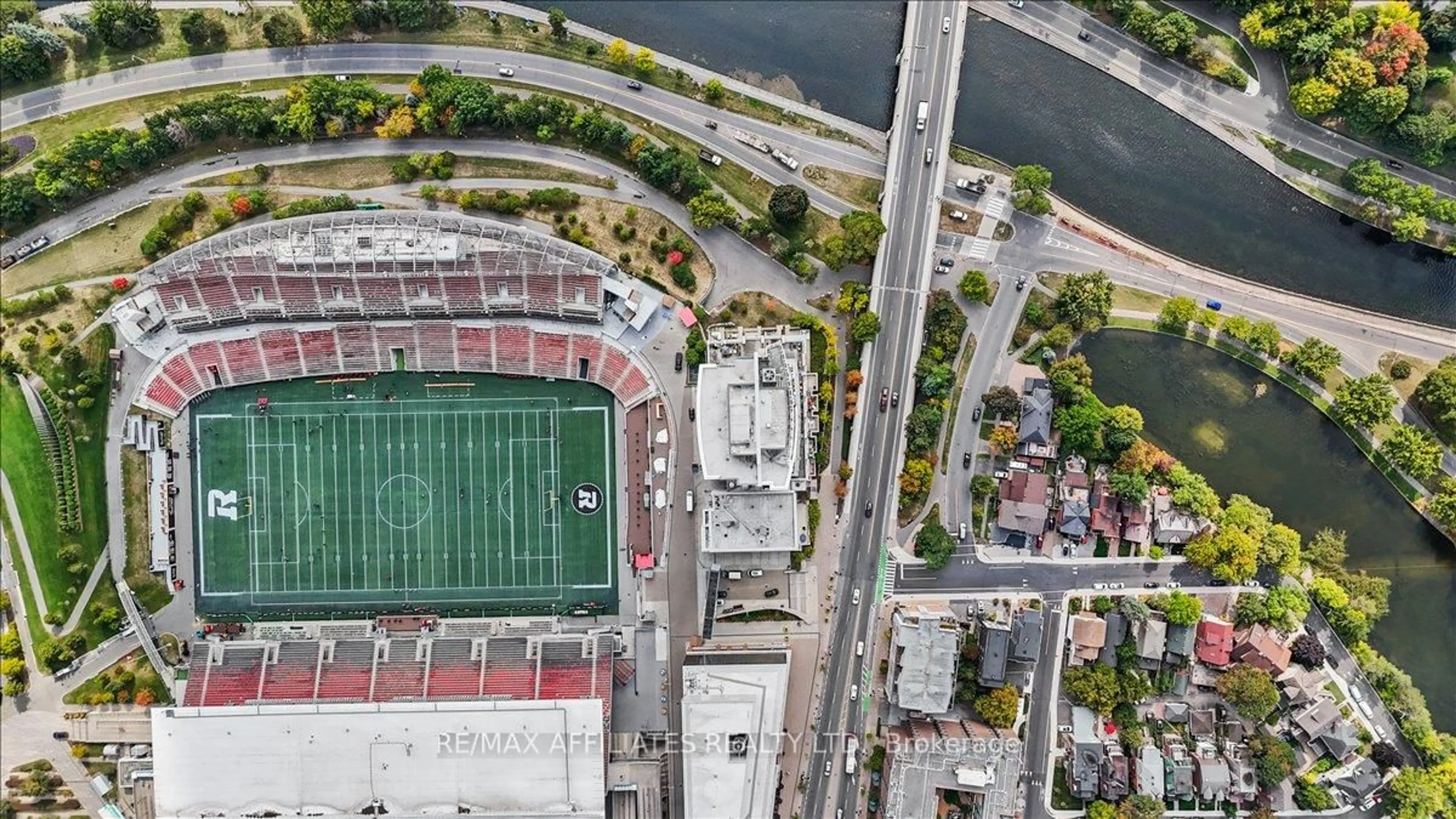 A pic from outside/outdoor area/front of a property/back of a property/a pic from drone, city buildings view from balcony for 1035 Bank St #406, Ottawa Ontario K1S 3W9