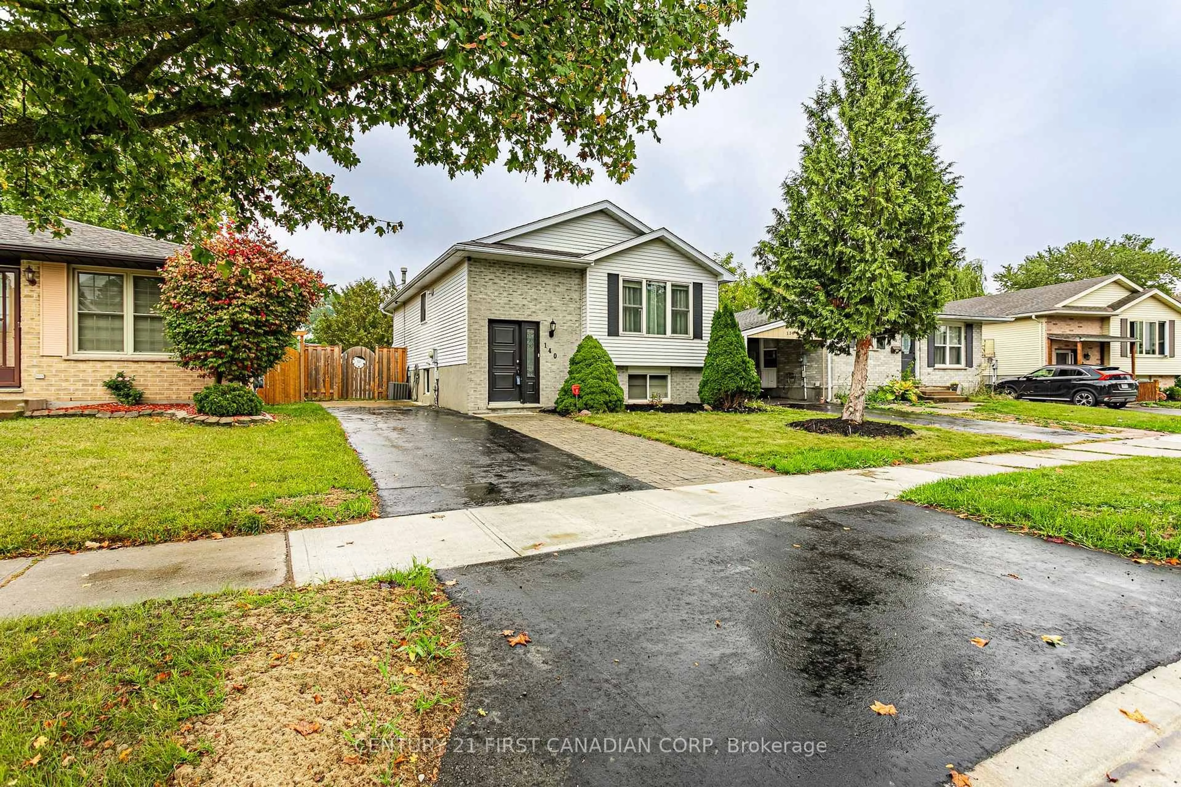Home with vinyl exterior material, street for 140 River Run Terr, London East Ontario N5W 5Z1