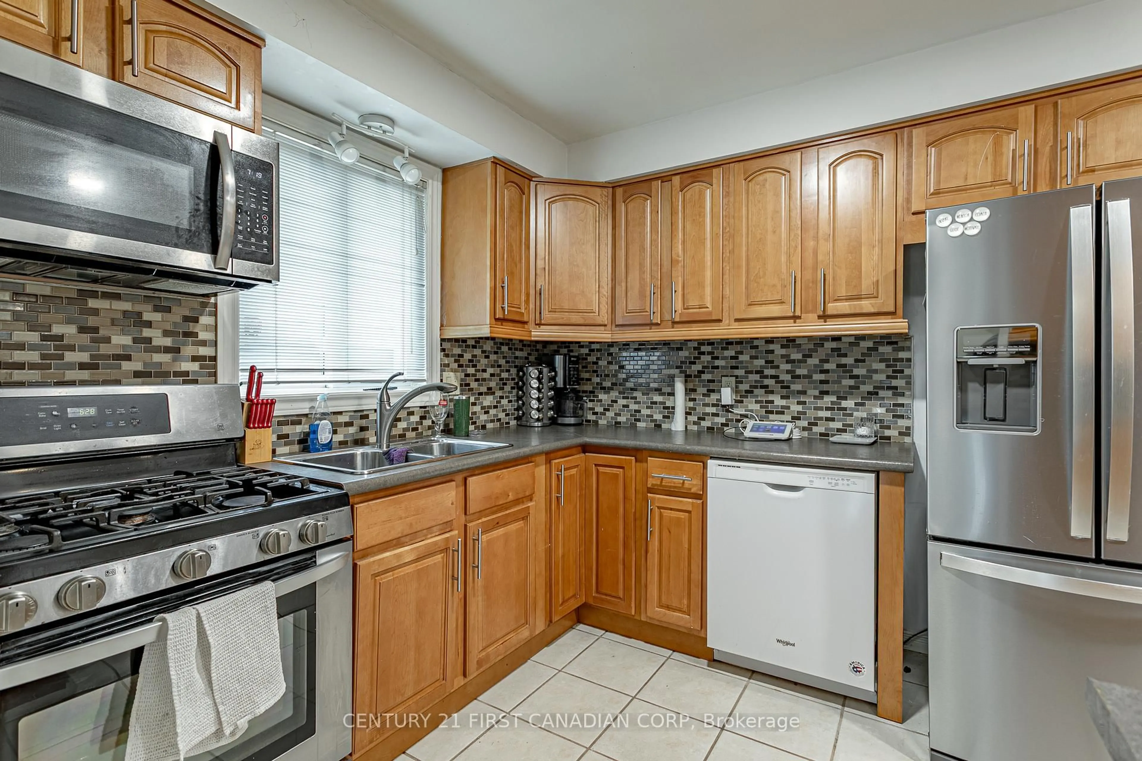 Standard kitchen, ceramic/tile floor for 140 River Run Terr, London East Ontario N5W 5Z1