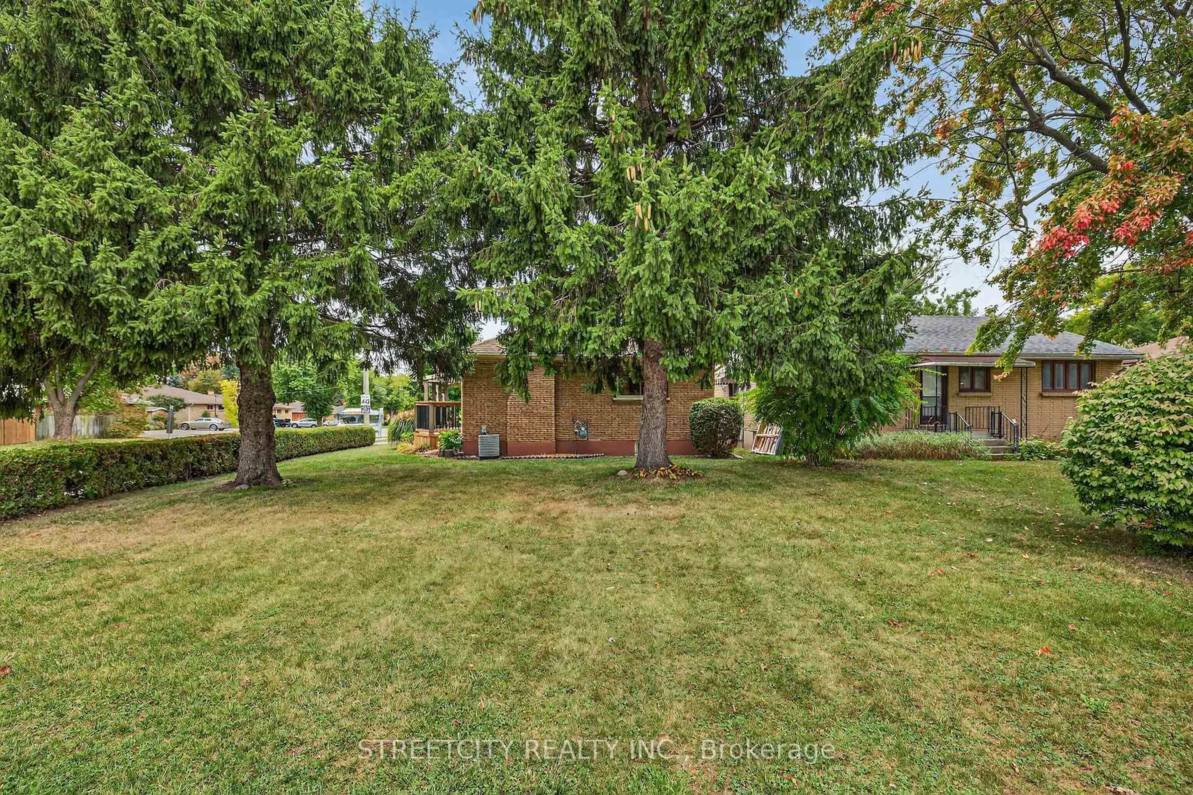 A pic from outside/outdoor area/front of a property/back of a property/a pic from drone, street for 1892 Wavell St, London East Ontario N5W 2E5