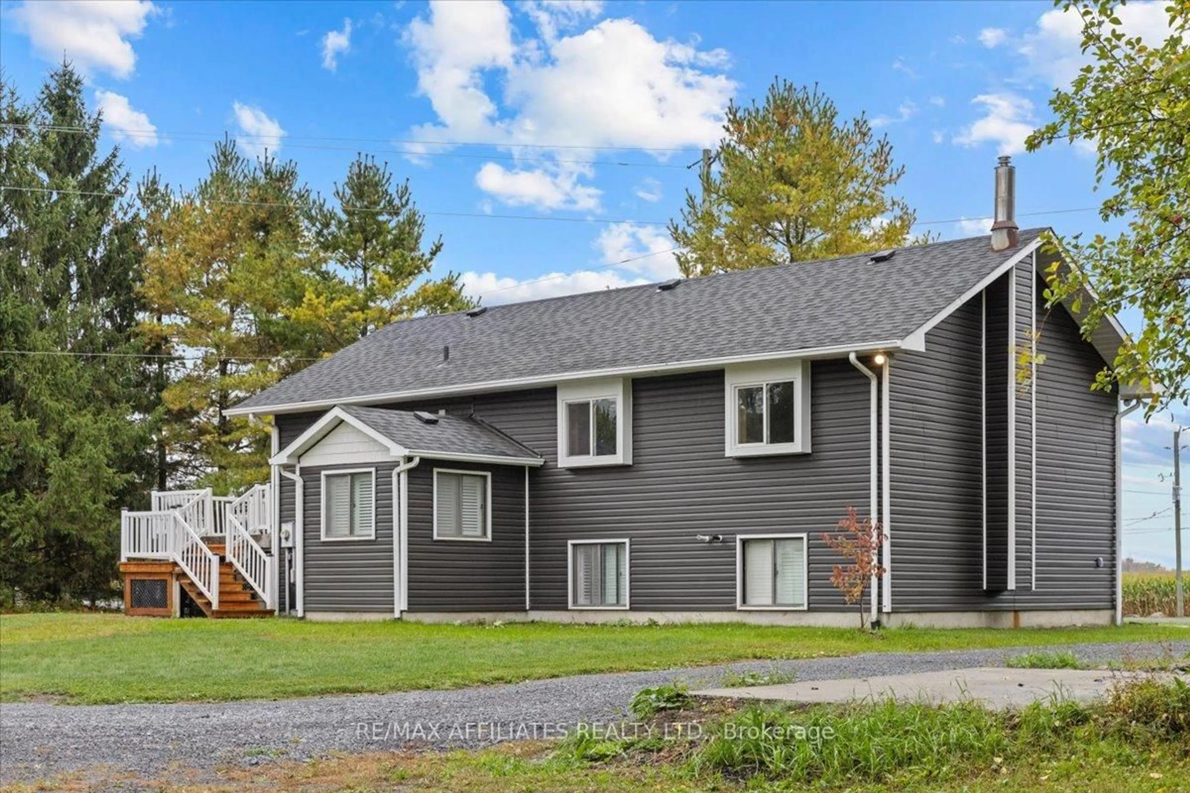 Home with vinyl exterior material, unknown for 565 Vinette Rd, Clarence-Rockland Ontario K0A 2A0
