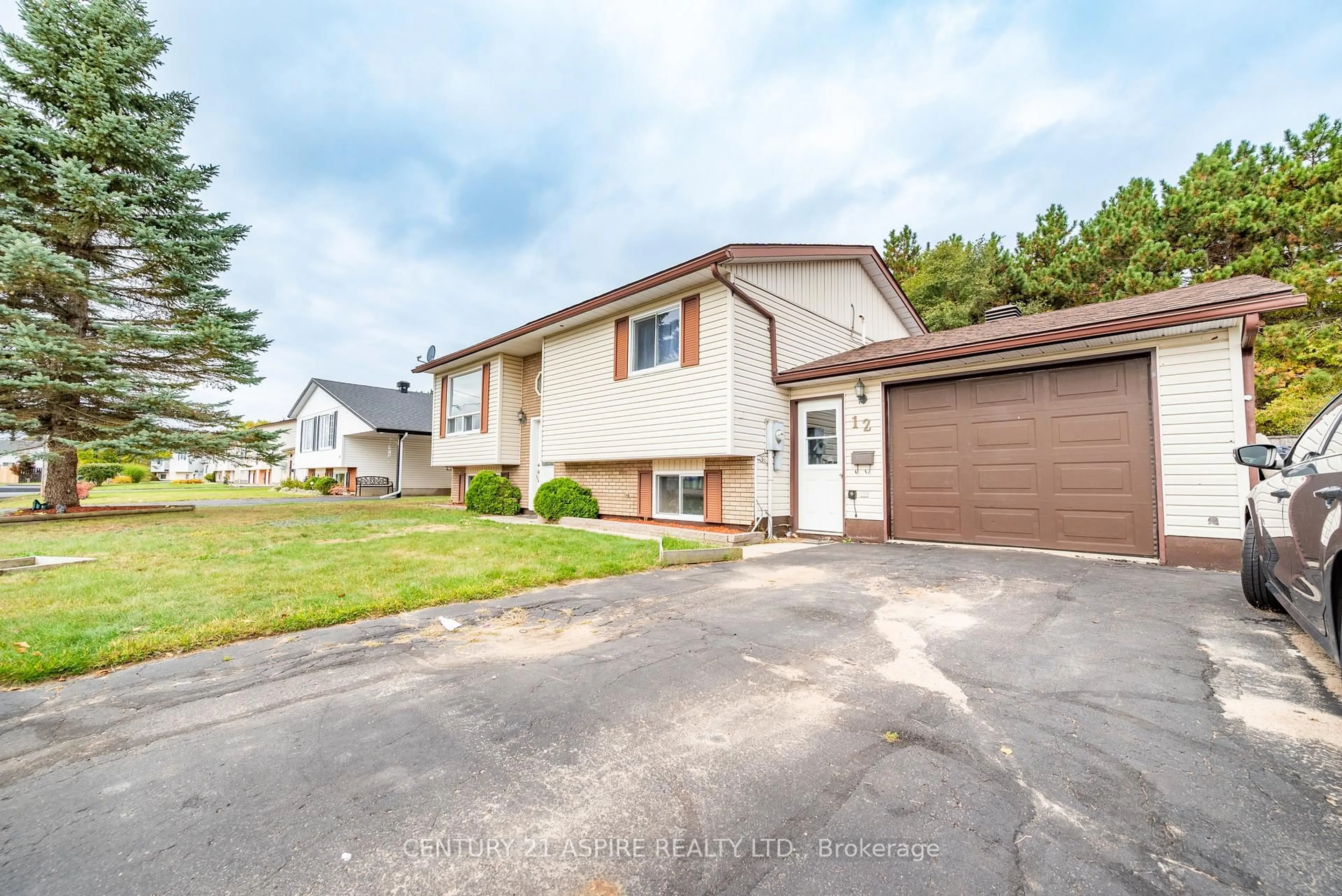 Unknown for 12 Dutch Dr, Petawawa Ontario K8H 3M2