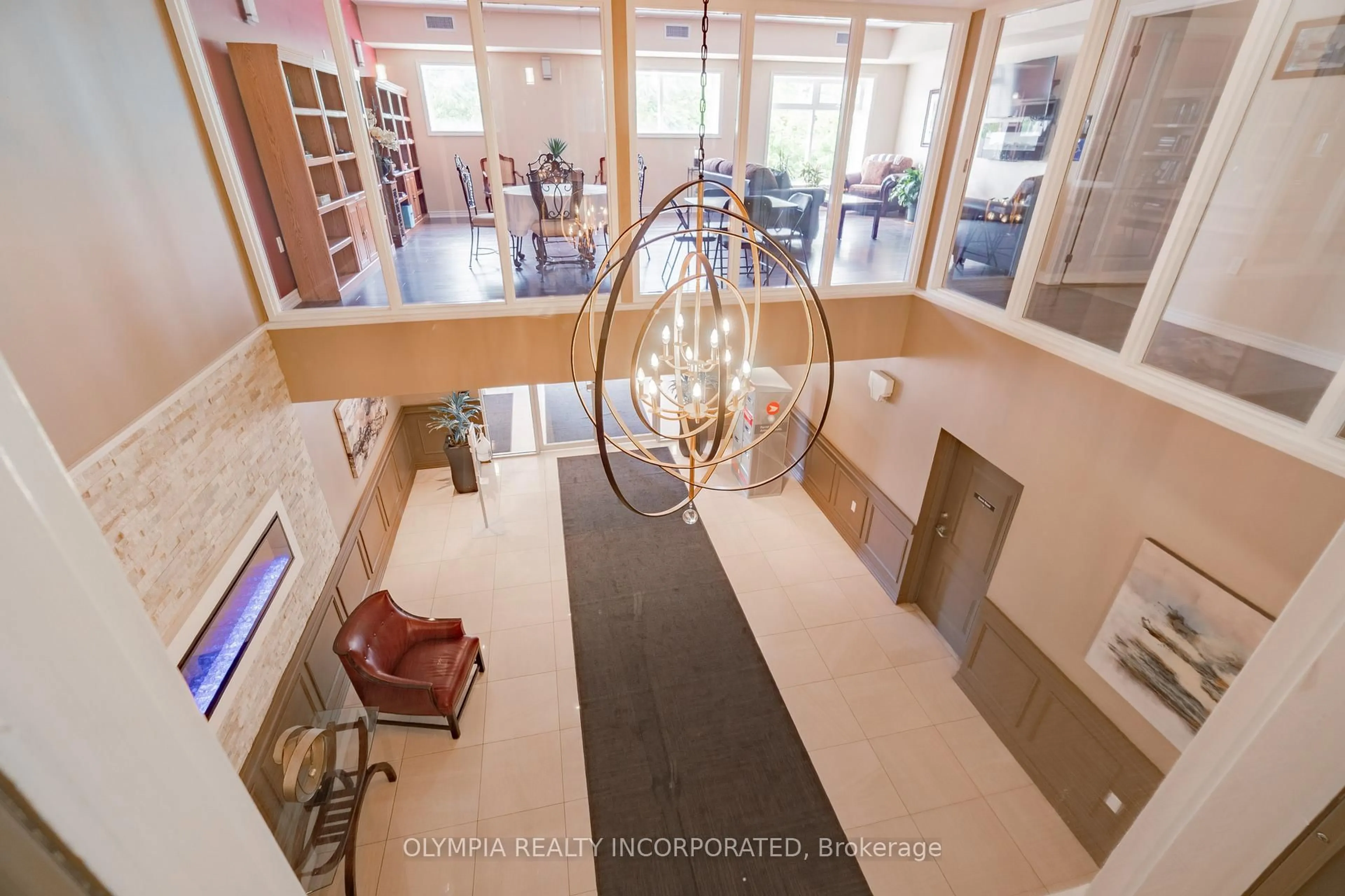Indoor foyer for 4464 Pettit Ave #117, Niagara Falls Ontario L2E 0B4