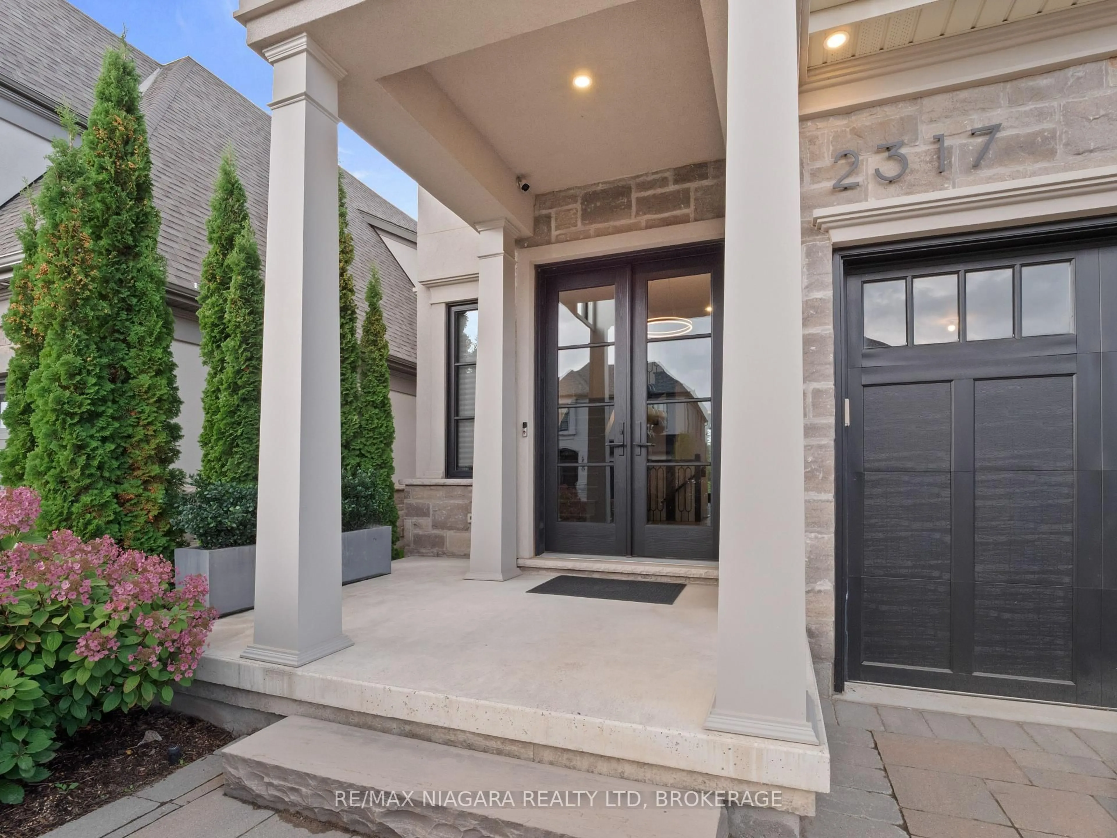 Indoor entryway for 2317 TERRAVITA Dr, Niagara Falls Ontario L2J 0E9