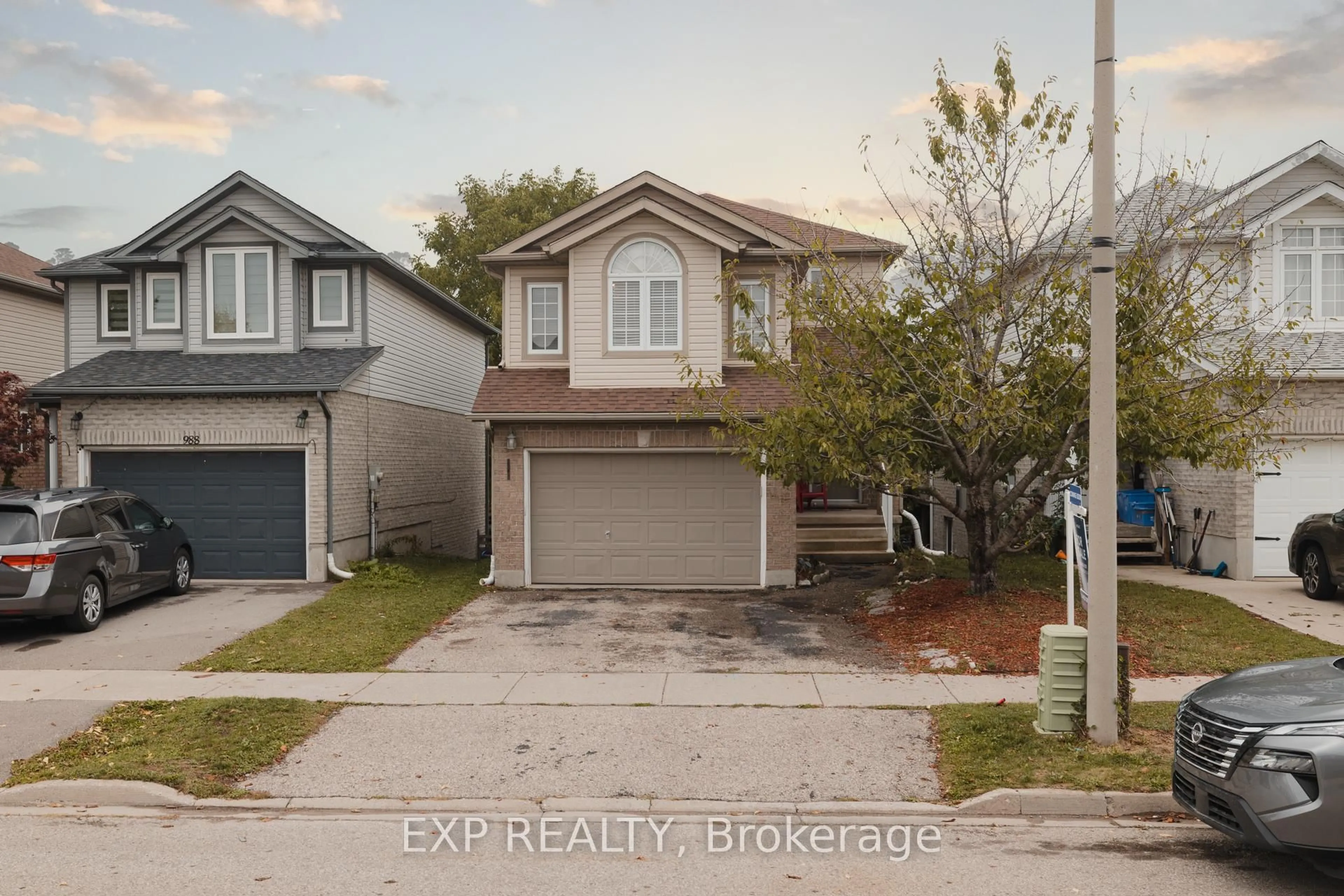 Unknown for 992 Copper Leaf Cres, Kitchener Ontario N2E 3W3