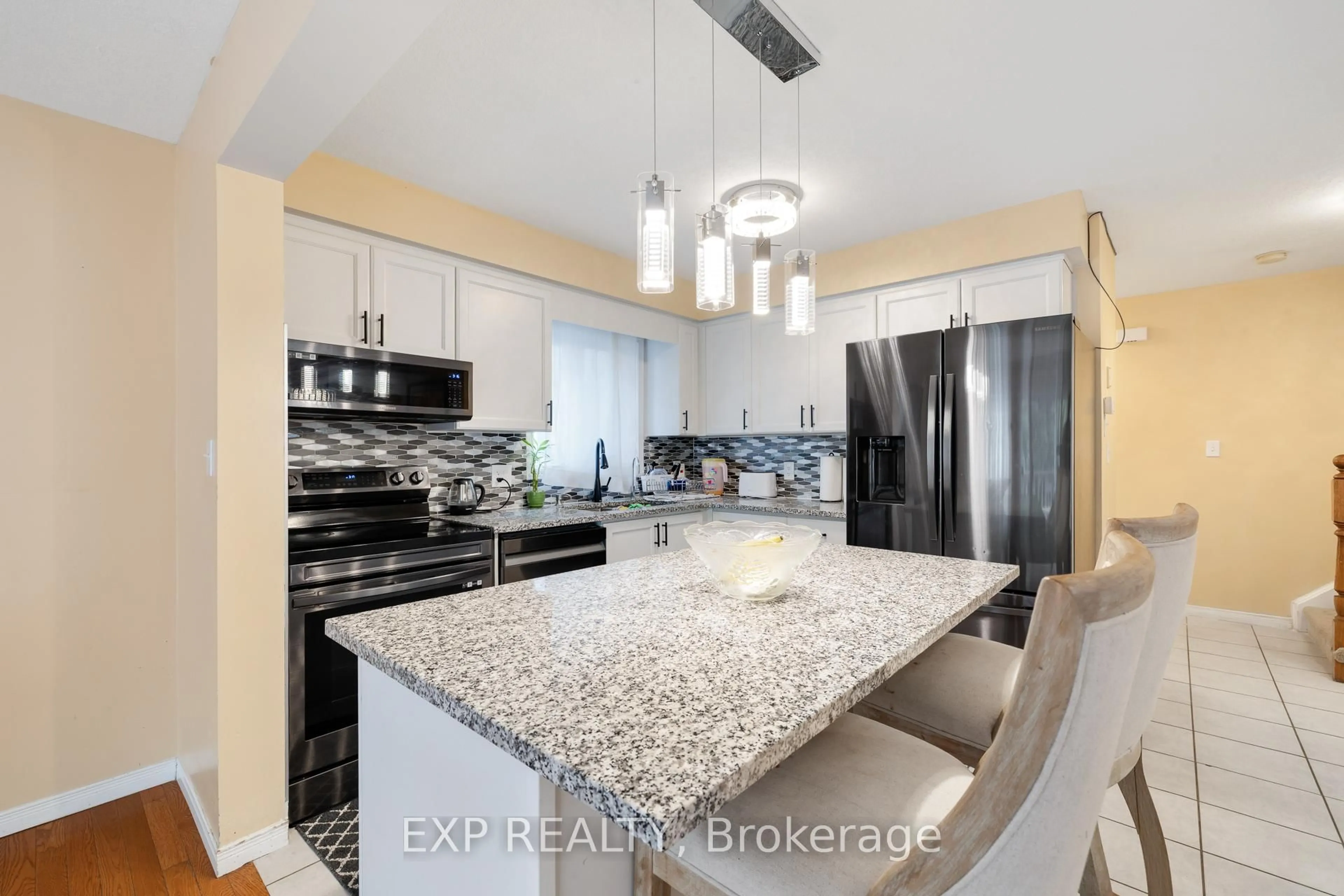 Open concept kitchen, ceramic/tile floor for 992 Copper Leaf Cres, Kitchener Ontario N2E 3W3