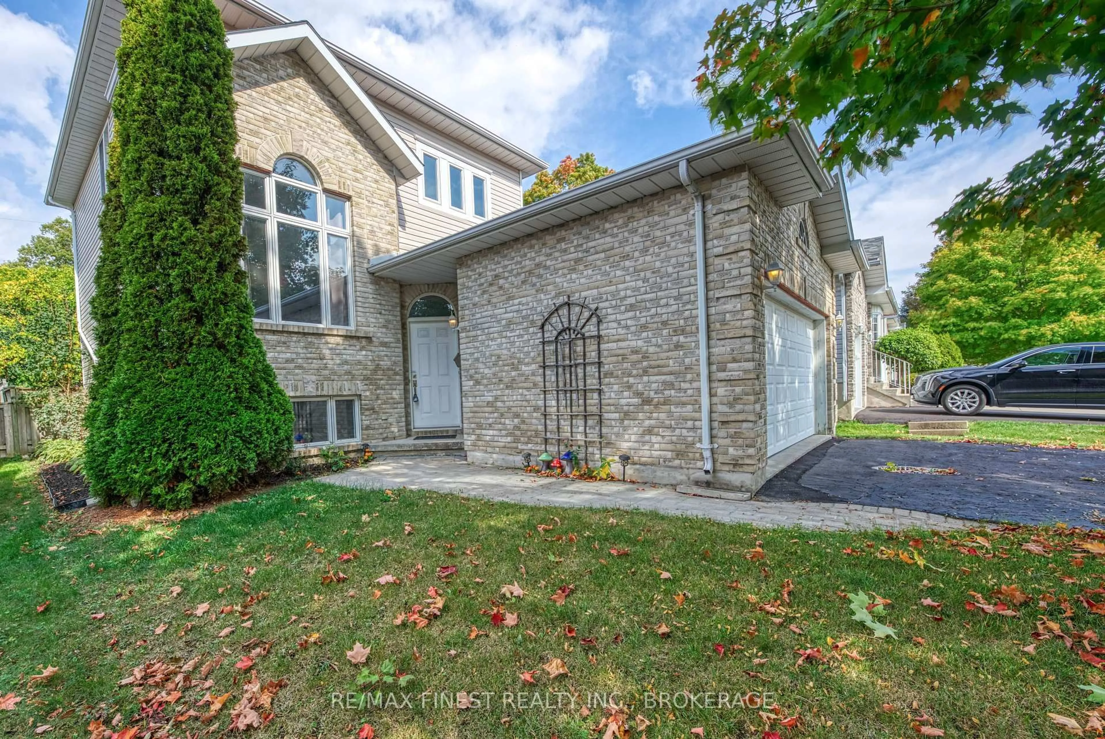 Home with brick exterior material, street for 938 Lombardy St, Kingston Ontario K7M 9C2
