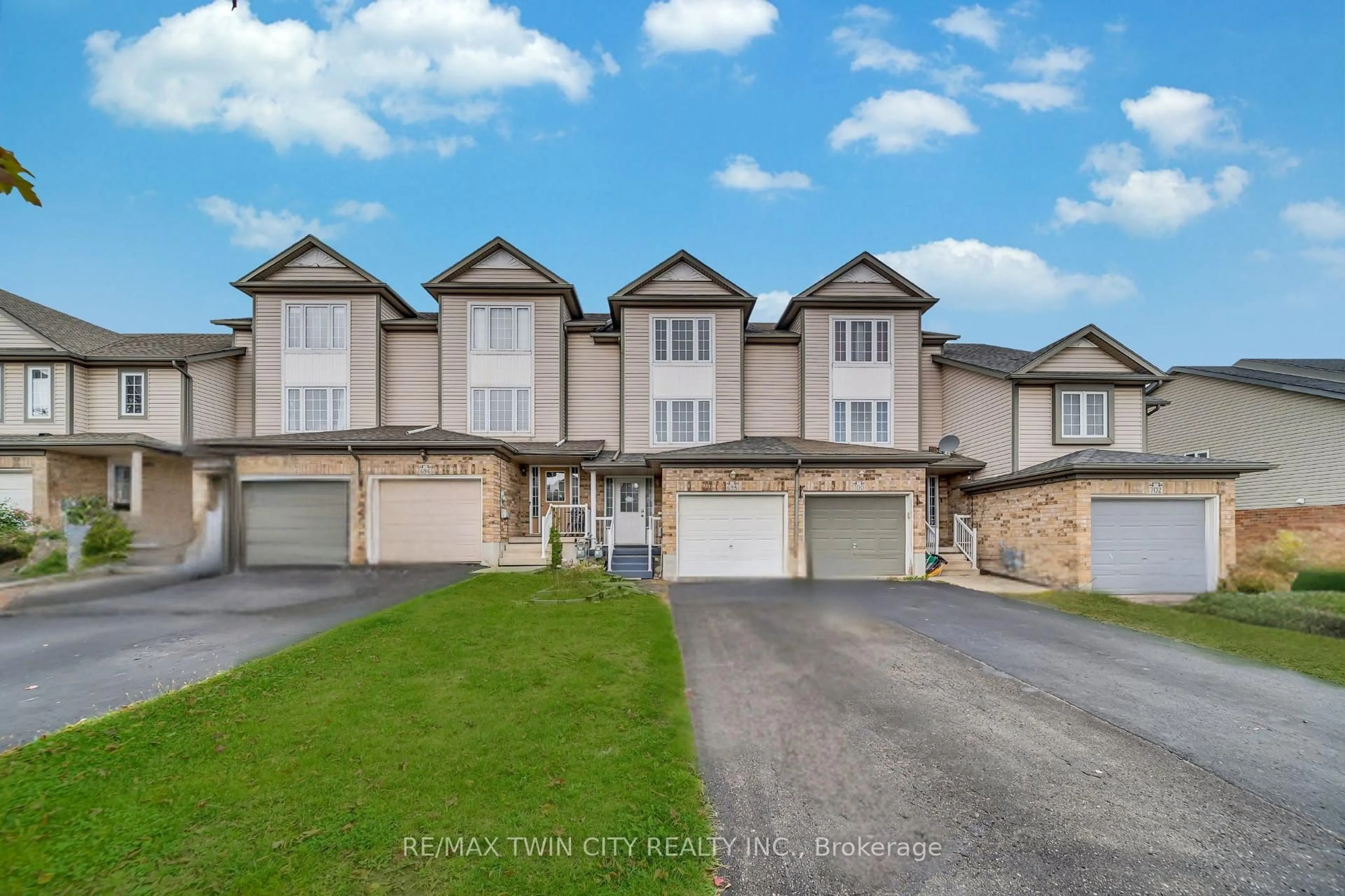 A pic from outside/outdoor area/front of a property/back of a property/a pic from drone, street for 698 Activa Ave, Kitchener Ontario N2E 4E1