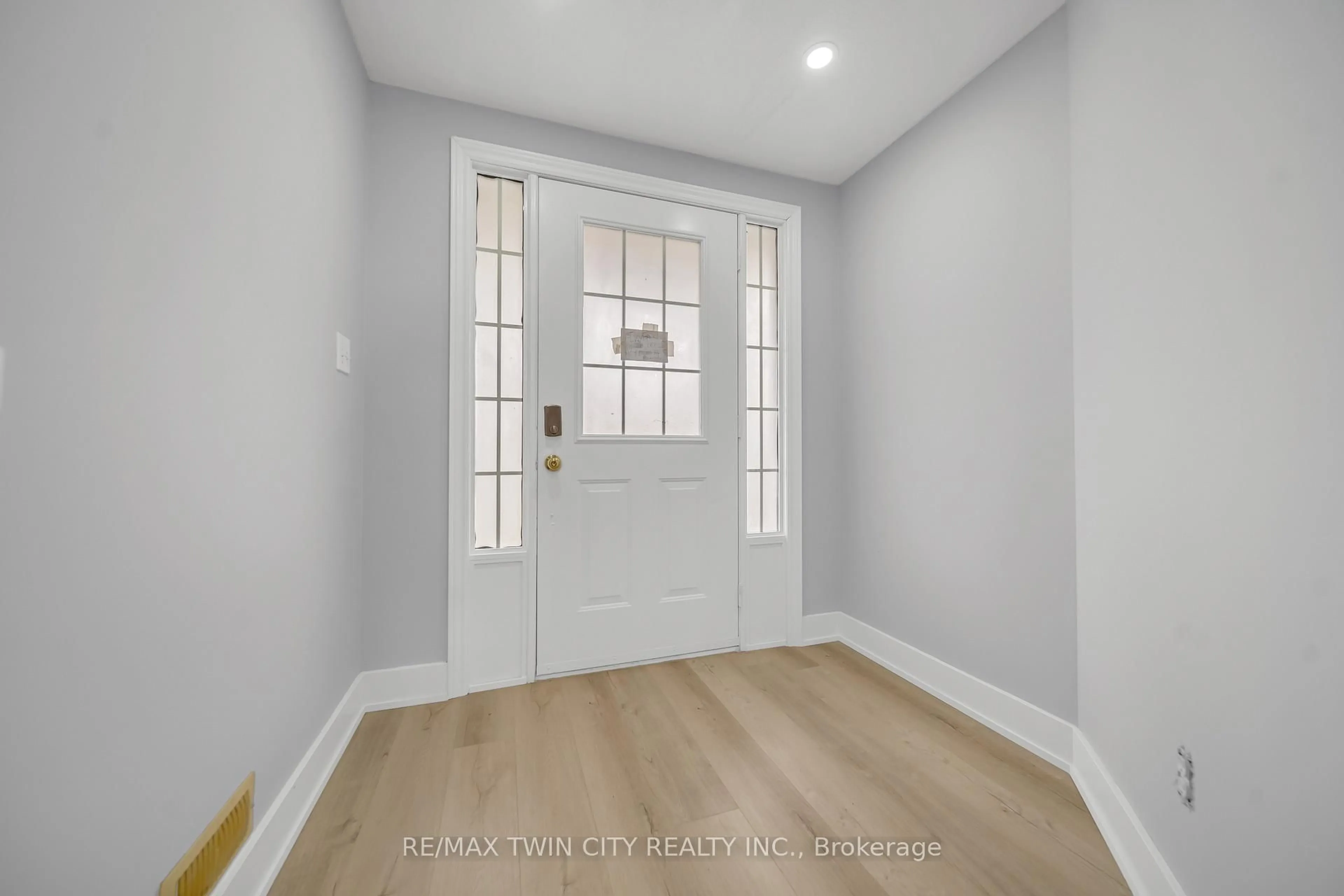 Indoor entryway for 698 Activa Ave, Kitchener Ontario N2E 4E1