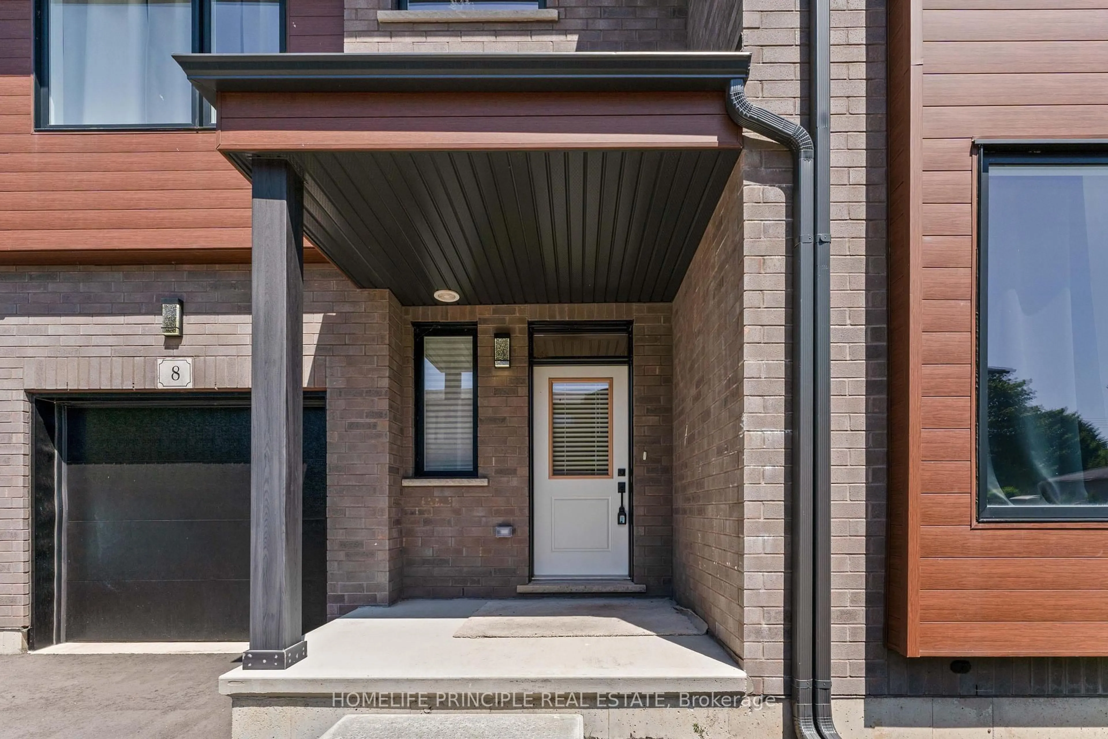 Indoor entryway for 264 Blair Rd #8, Cambridge Ontario N1S 4K9
