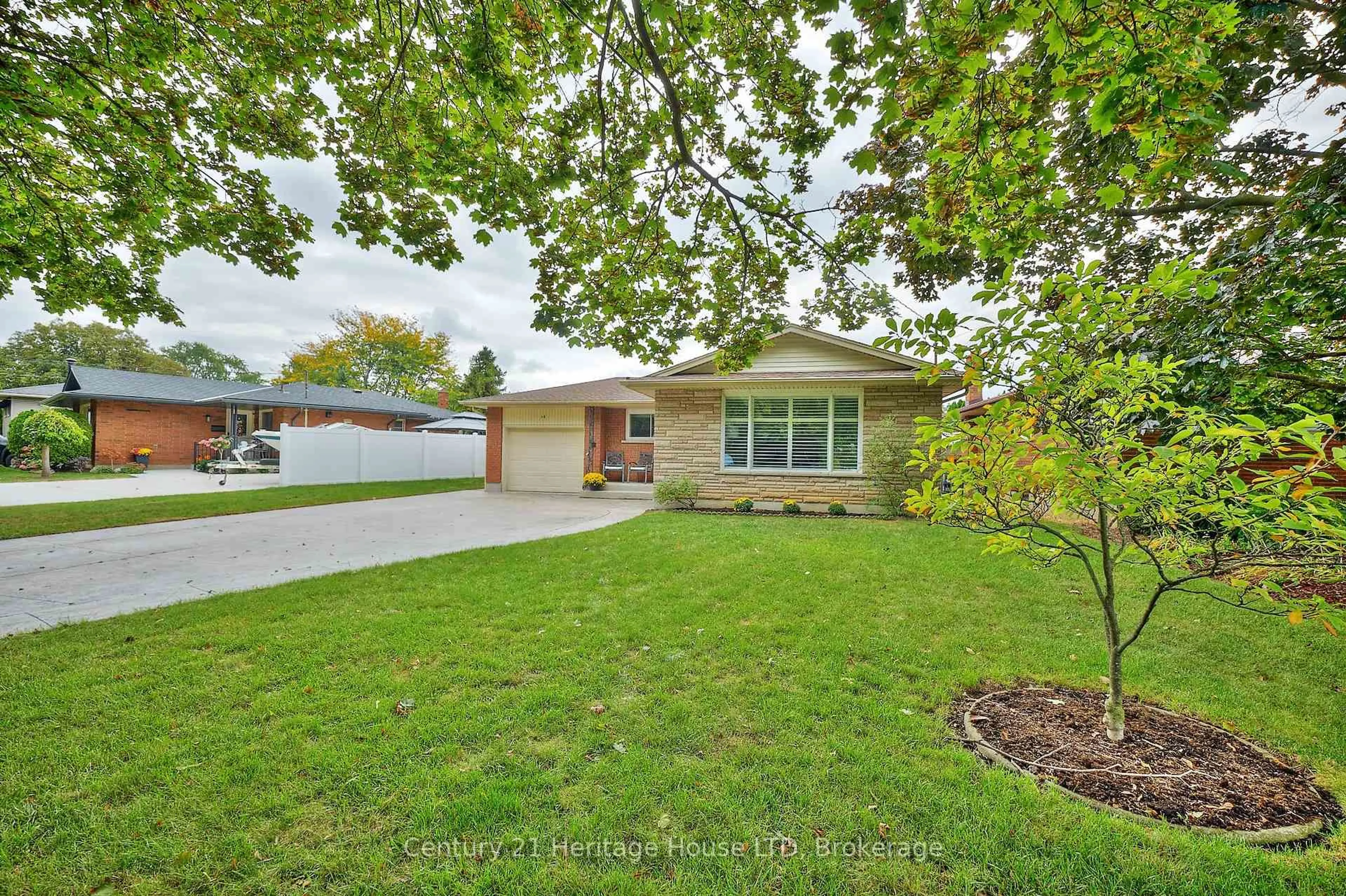 Home with brick exterior material, street for 18 Princeway Dr, St. Catharines Ontario L2N 2X6