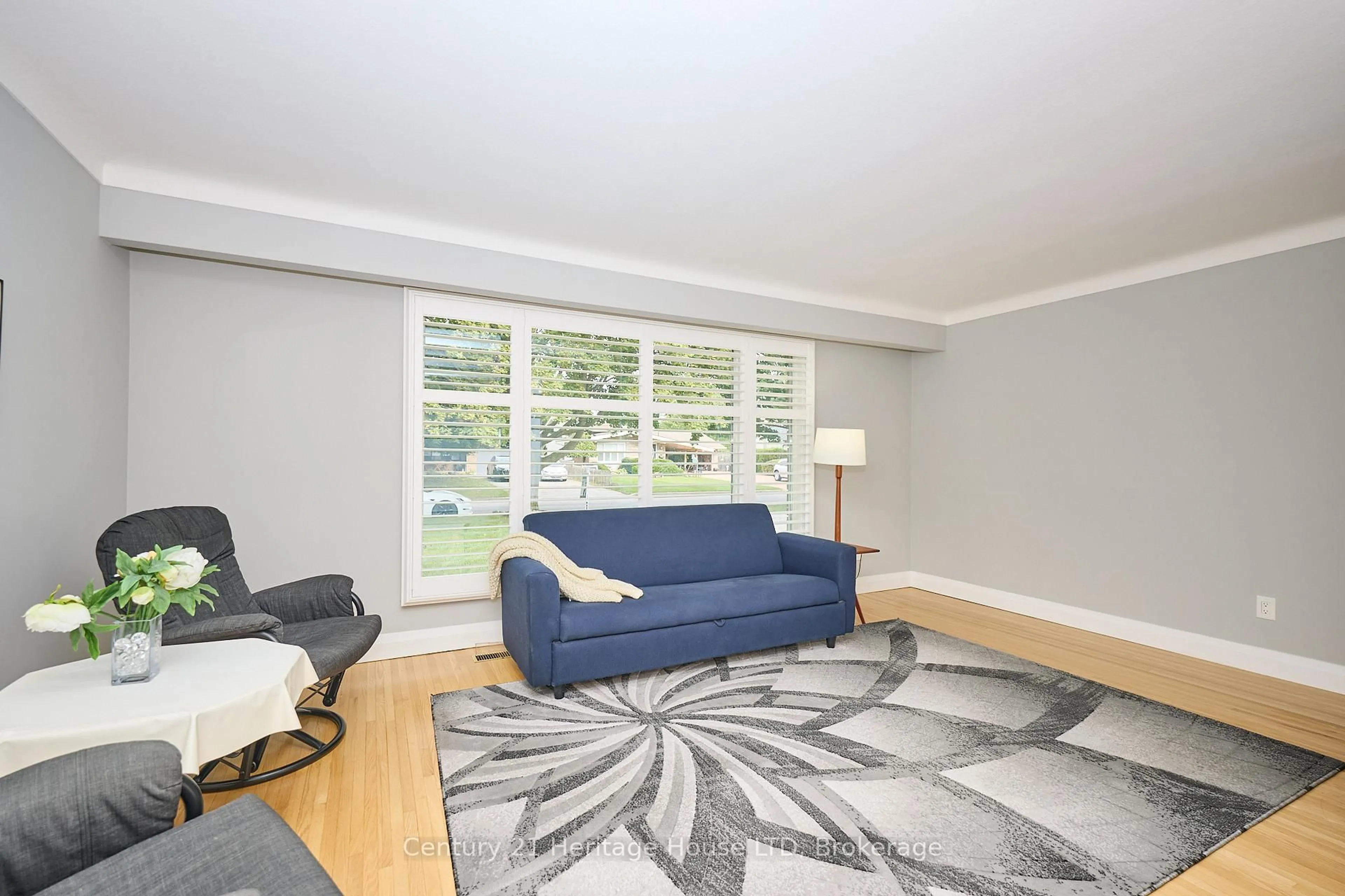 Living room with furniture, unknown for 18 Princeway Dr, St. Catharines Ontario L2N 2X6