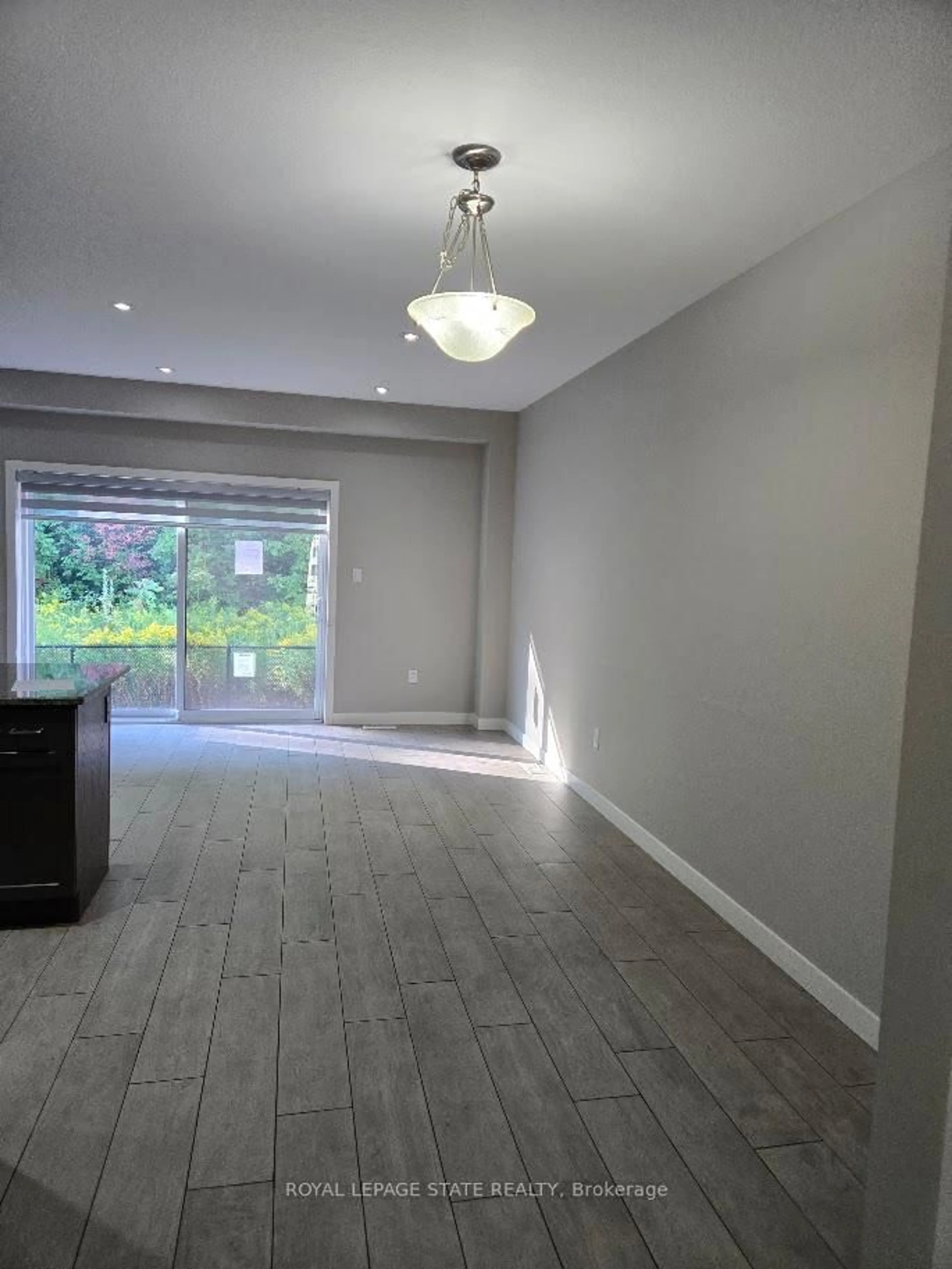 A pic of a room for 940 Robert Ferrie Dr, Kitchener Ontario N2R 0P9