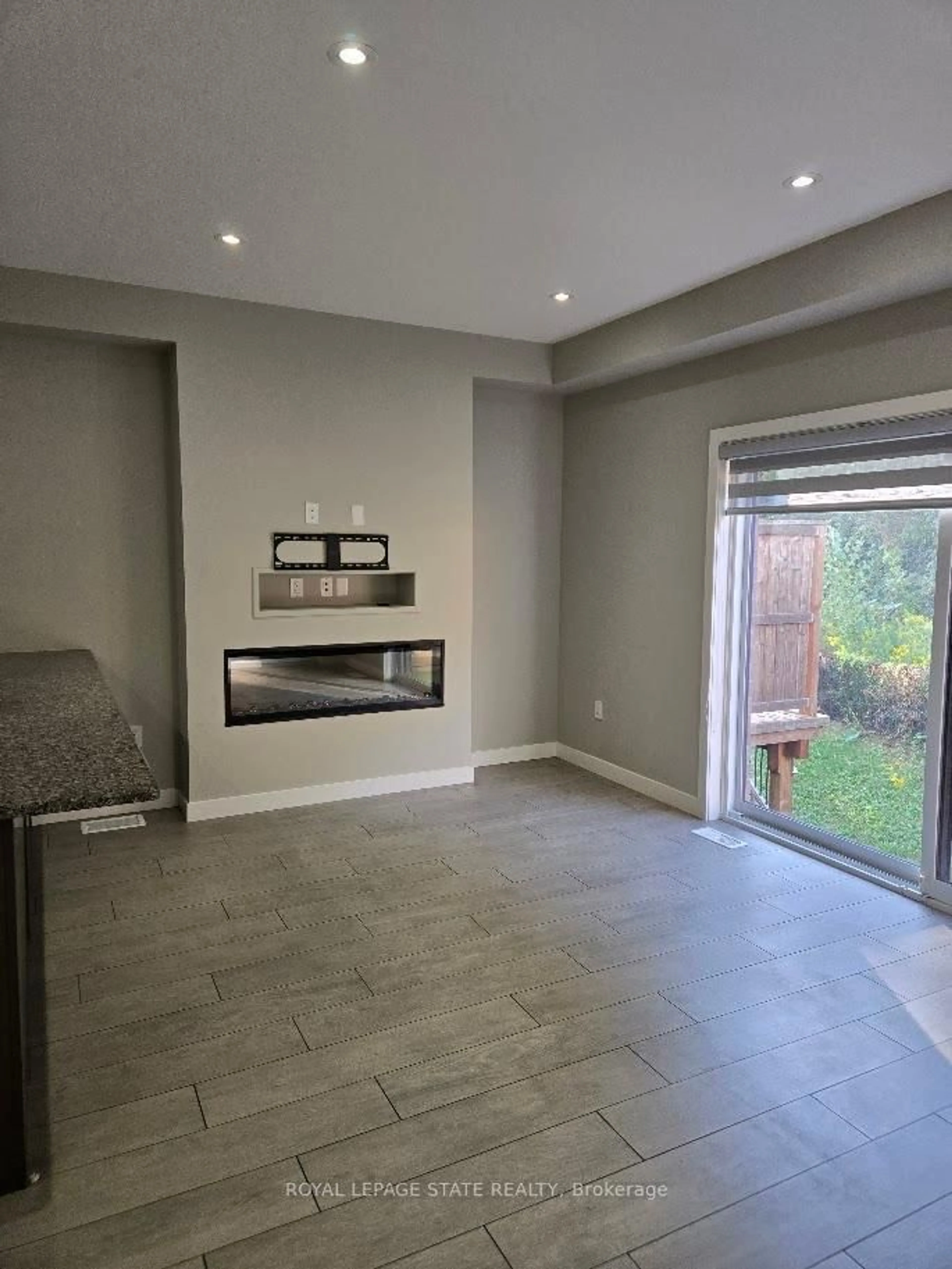 Unknown for 940 Robert Ferrie Dr, Kitchener Ontario N2R 0P9