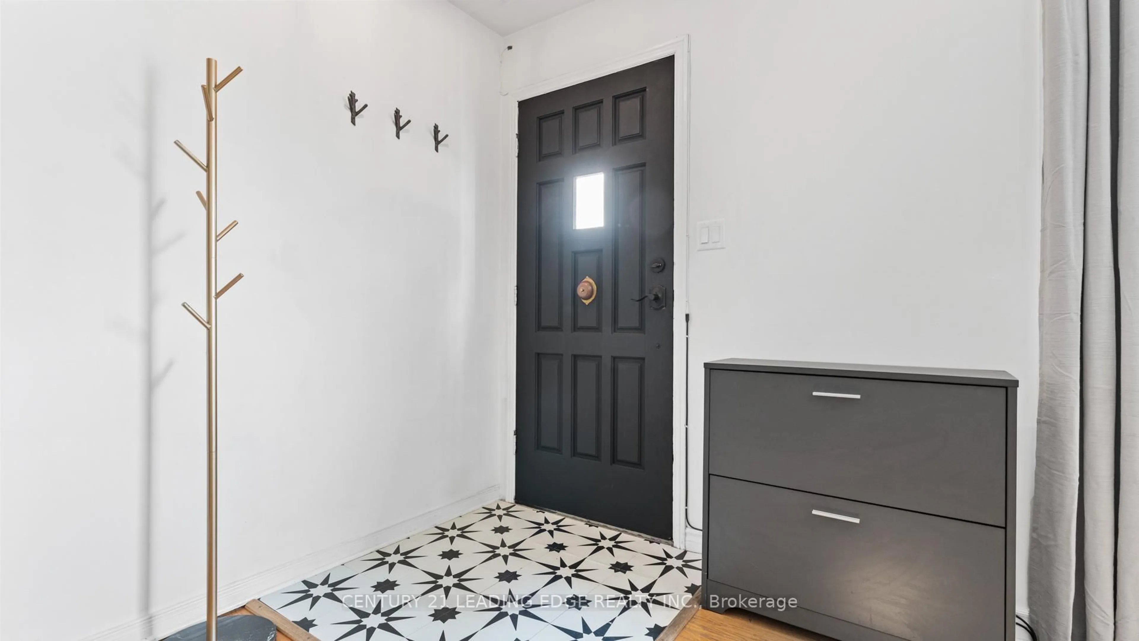 Indoor entryway for 58 Falesy Ave, Kitchener Ontario N2A 1N9