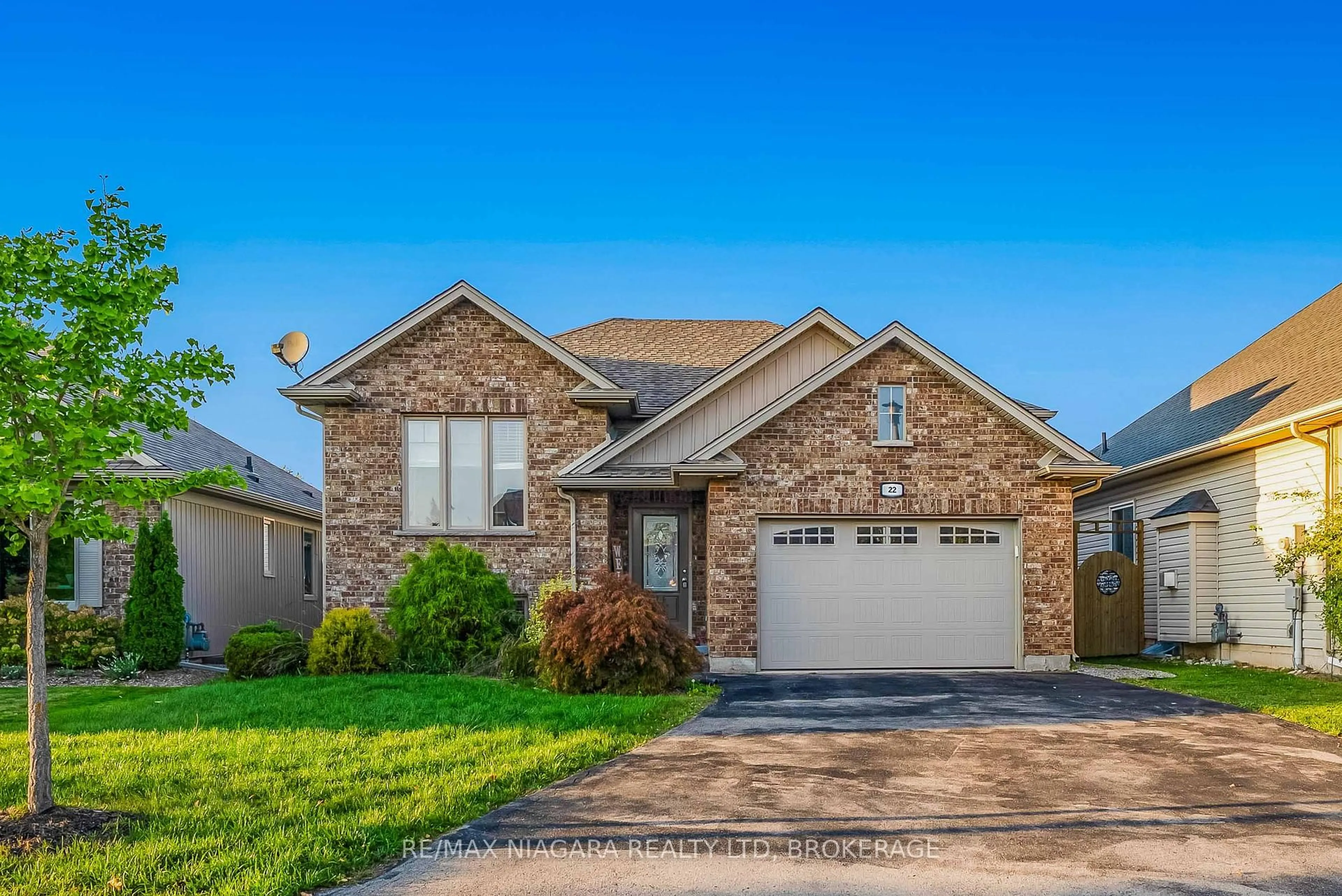 Home with brick exterior material, street for 22 HENLEY Crt, Welland Ontario L3B 6E8
