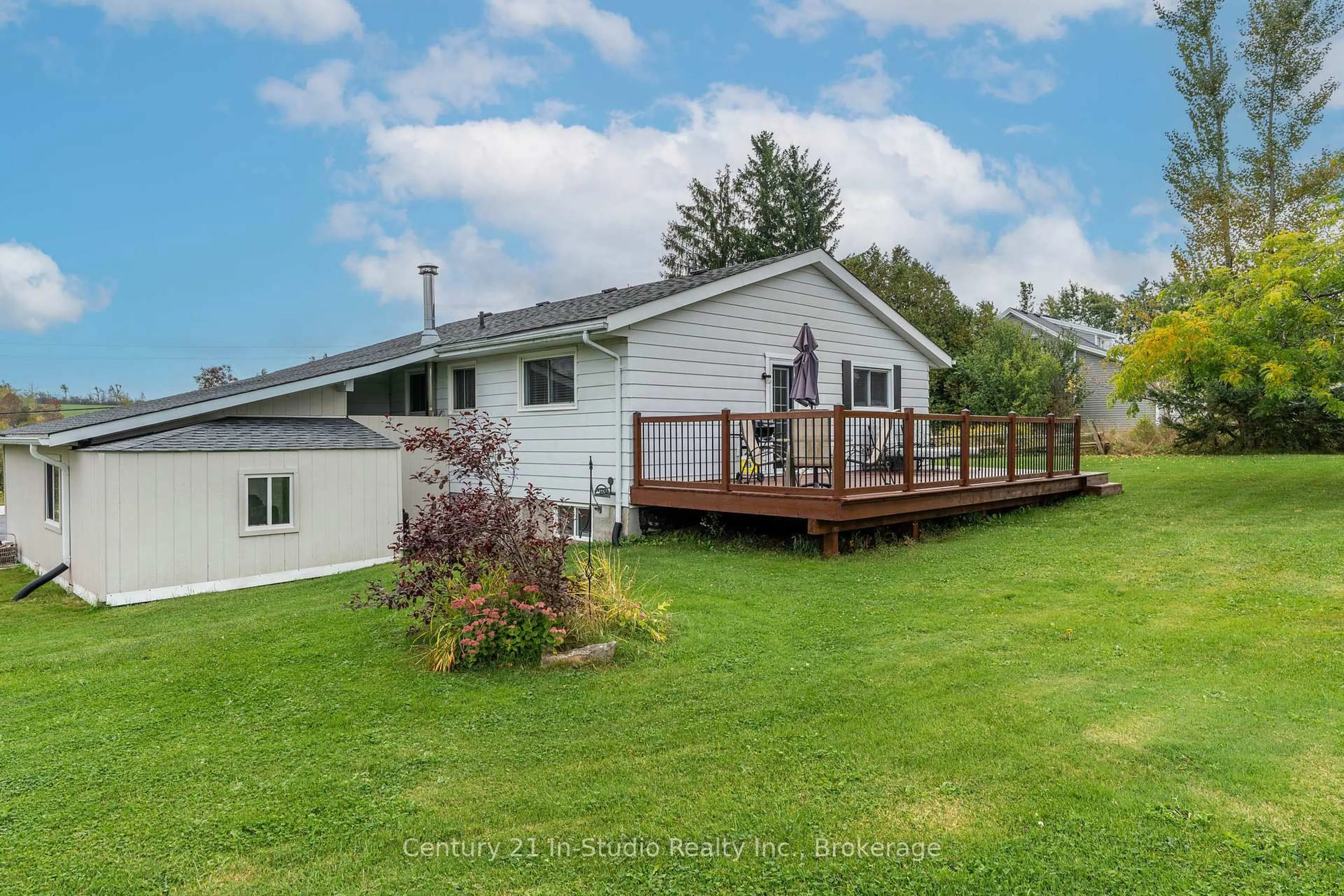 A pic from outside/outdoor area/front of a property/back of a property/a pic from drone, water/lake/river/ocean view for 618134 Grey 18 Rd, Owen Sound Ontario N4K 5W4