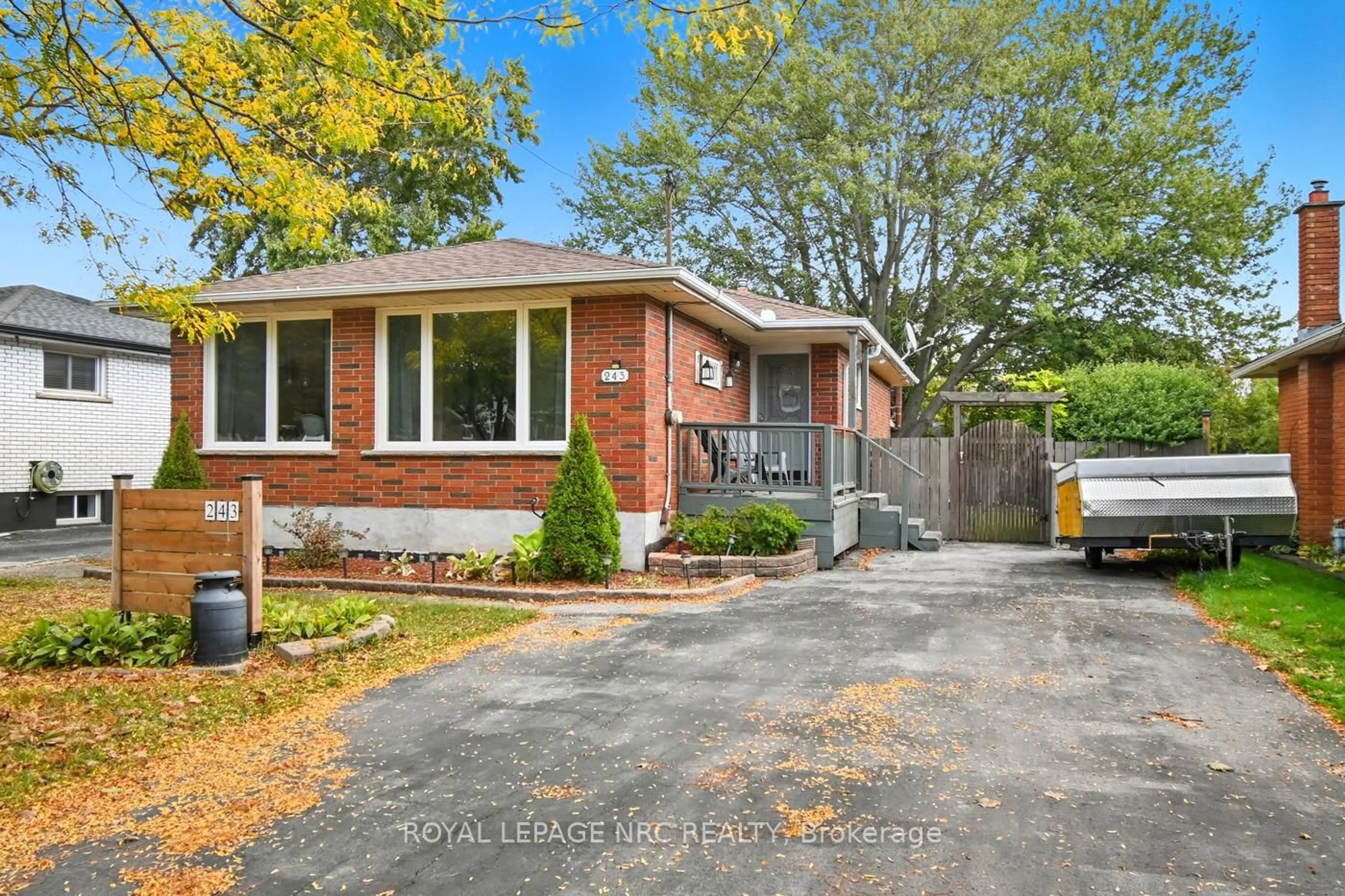 Home with brick exterior material, street for 243 Gross Ave, Welland Ontario L3C 2V1