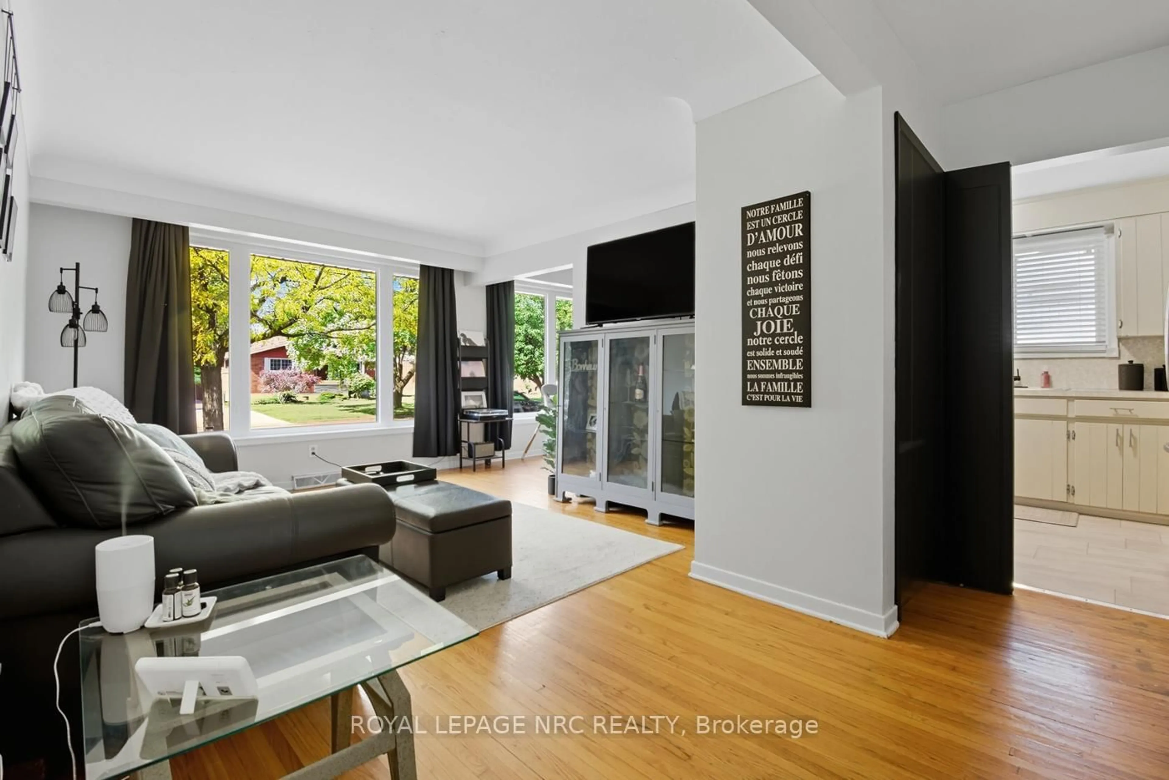 Living room with furniture, unknown for 243 Gross Ave, Welland Ontario L3C 2V1