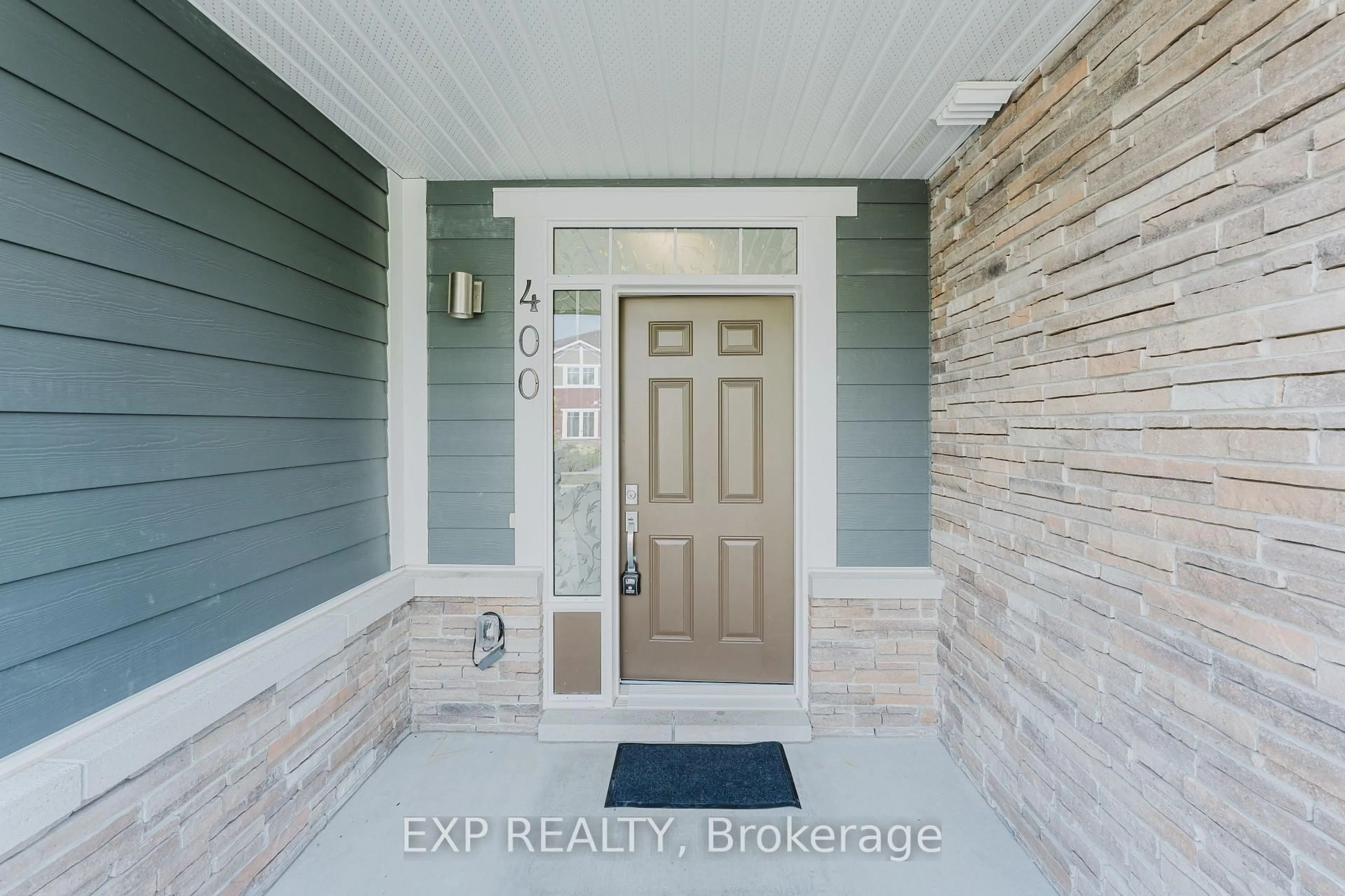 Indoor entryway for 400 Sweetflag St, Ottawa Ontario K2J 5Y6