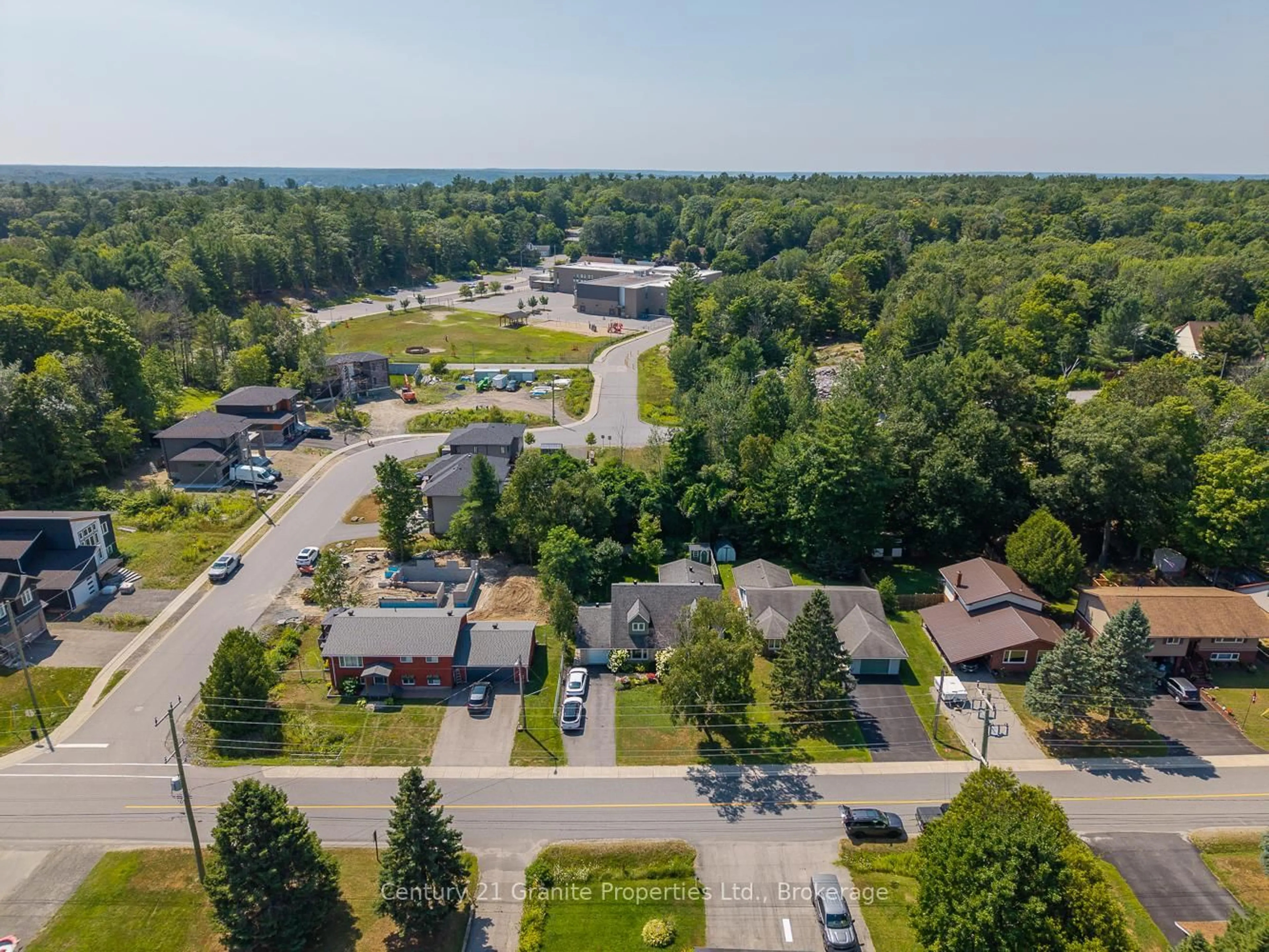 A pic from outside/outdoor area/front of a property/back of a property/a pic from drone, street for 7 Tudhope St, Parry Sound Ontario P2A 2H9