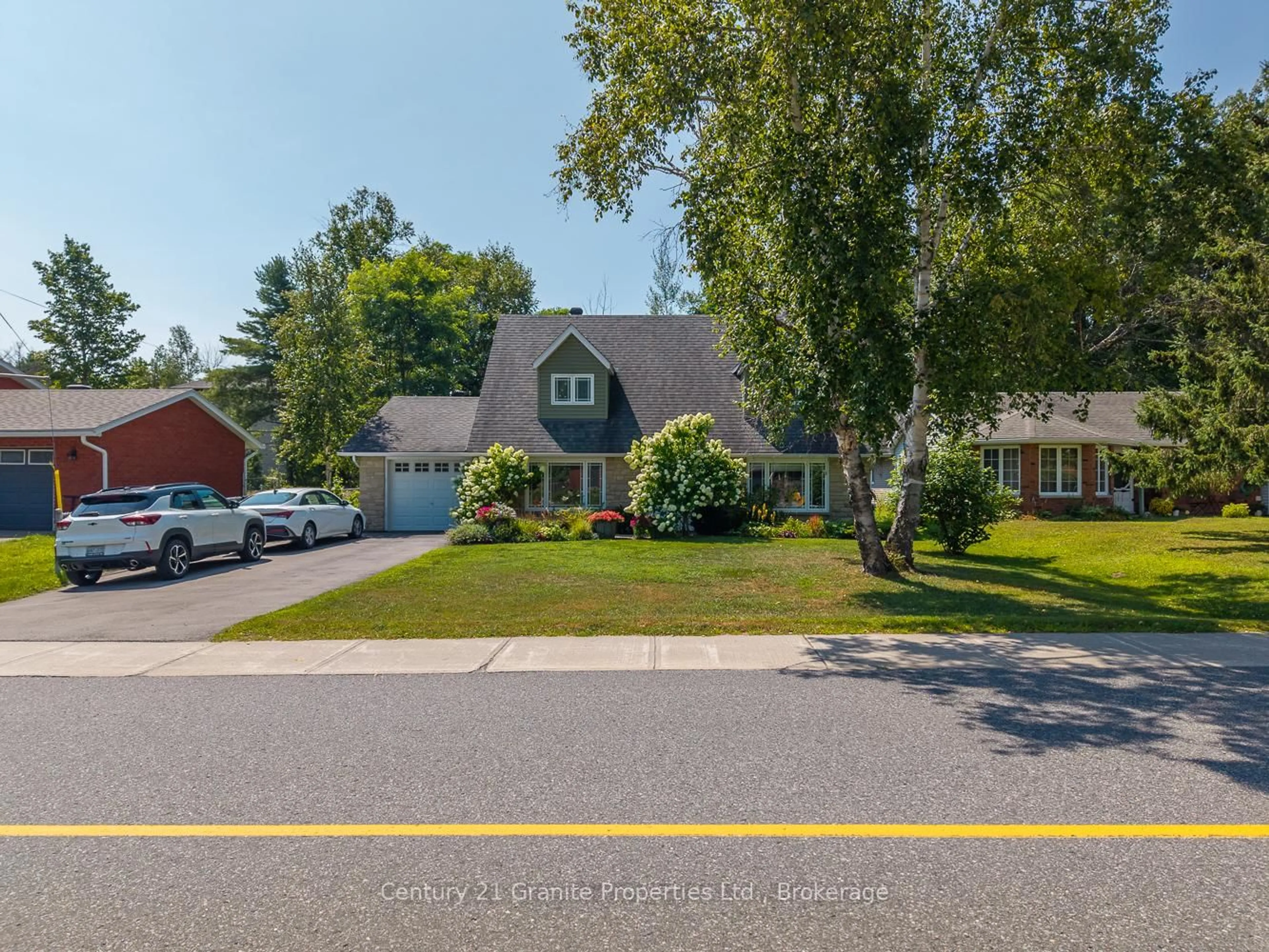 A pic from outside/outdoor area/front of a property/back of a property/a pic from drone, street for 7 Tudhope St, Parry Sound Ontario P2A 2H9