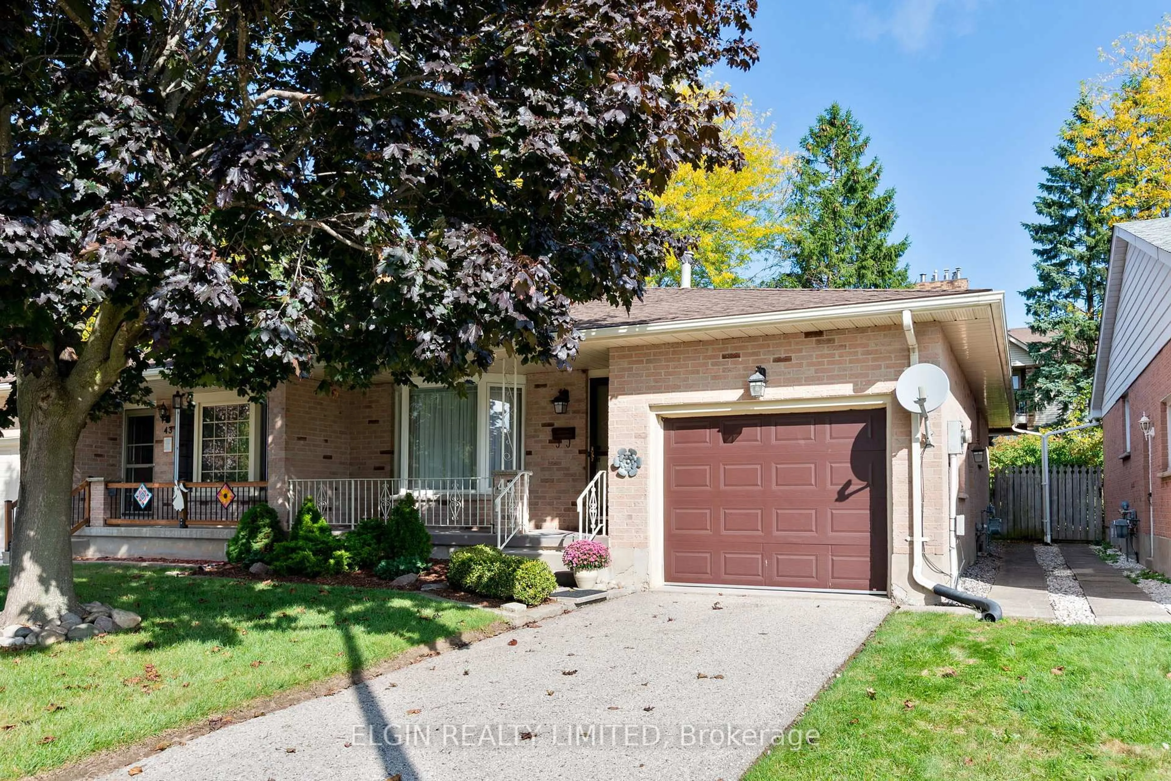 Home with brick exterior material, street for 45 Bonnie Pl, St. Thomas Ontario N5R 5W5
