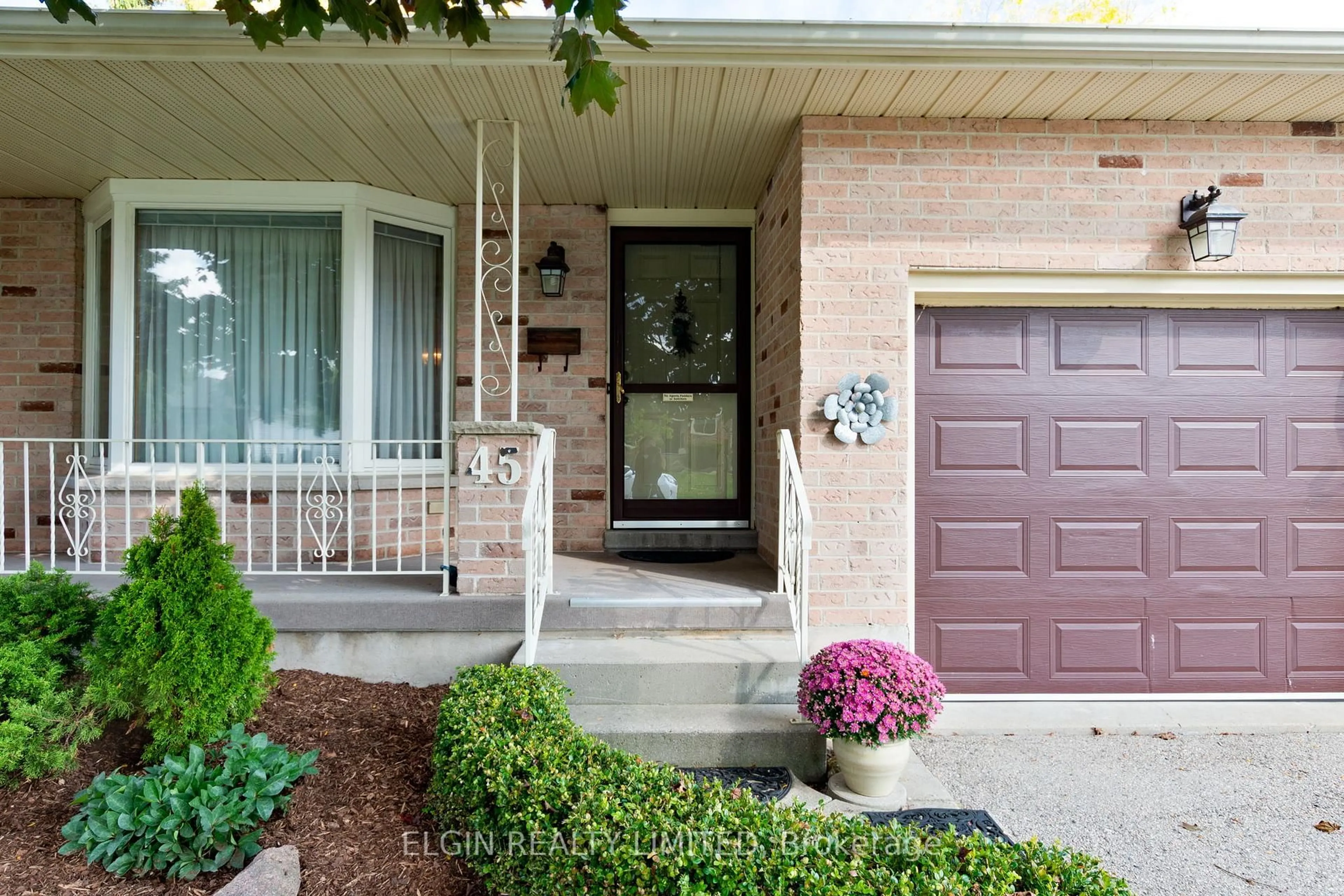Home with brick exterior material, street for 45 Bonnie Pl, St. Thomas Ontario N5R 5W5