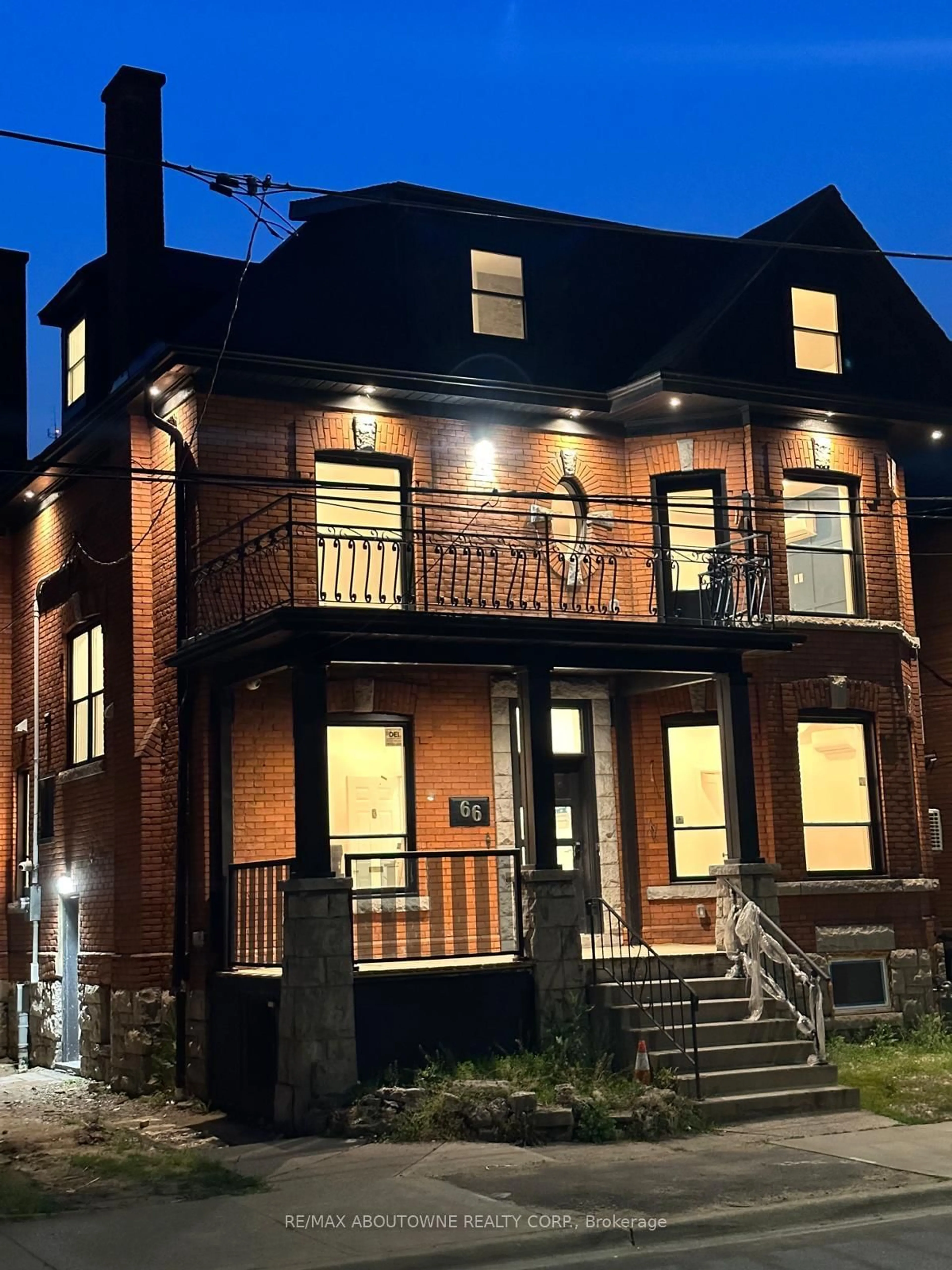 Home with brick exterior material, street for 66 Wellington St, Hamilton Ontario L8N 2R1