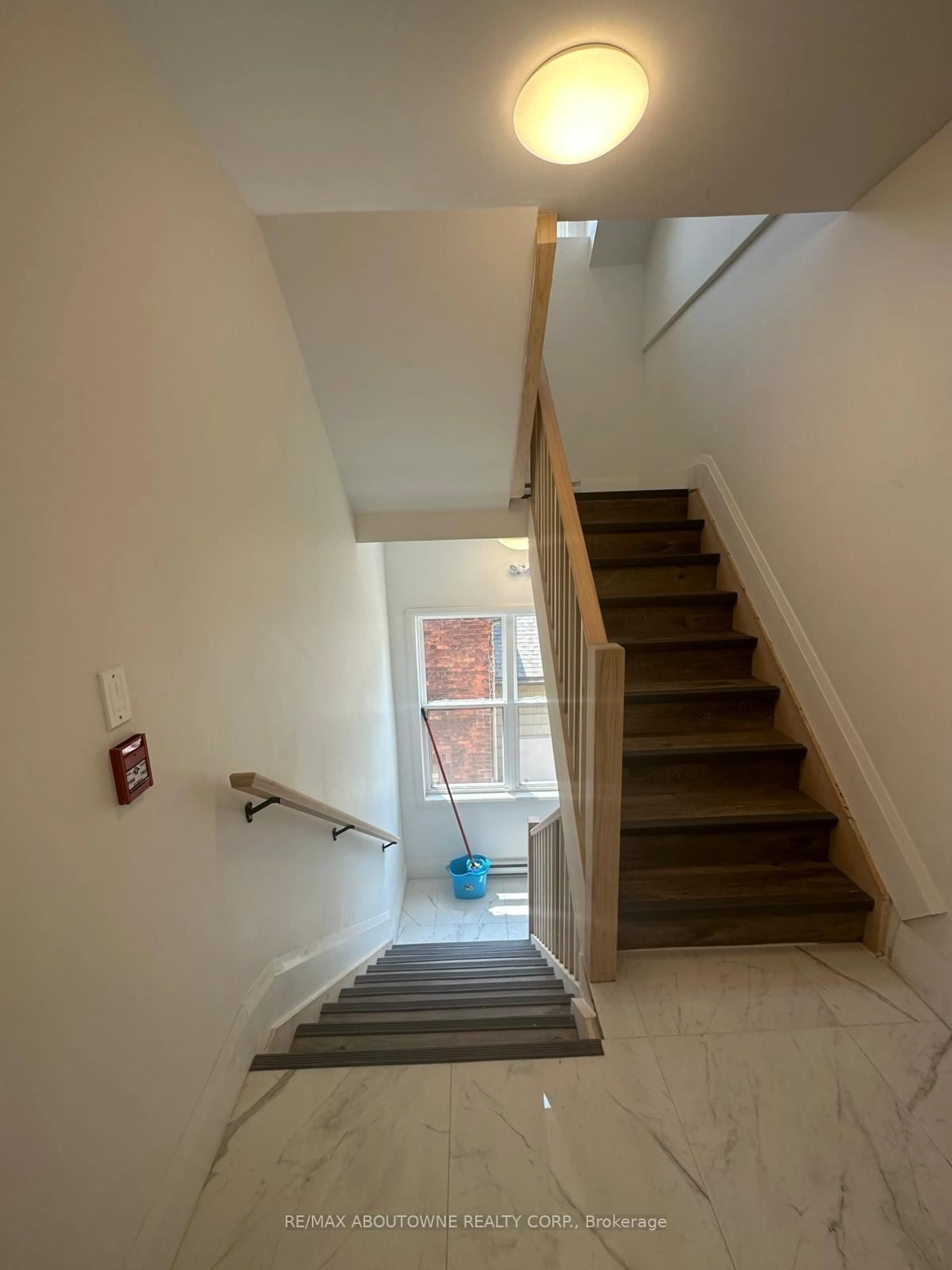 Stairs for 66 Wellington St, Hamilton Ontario L8N 2R1