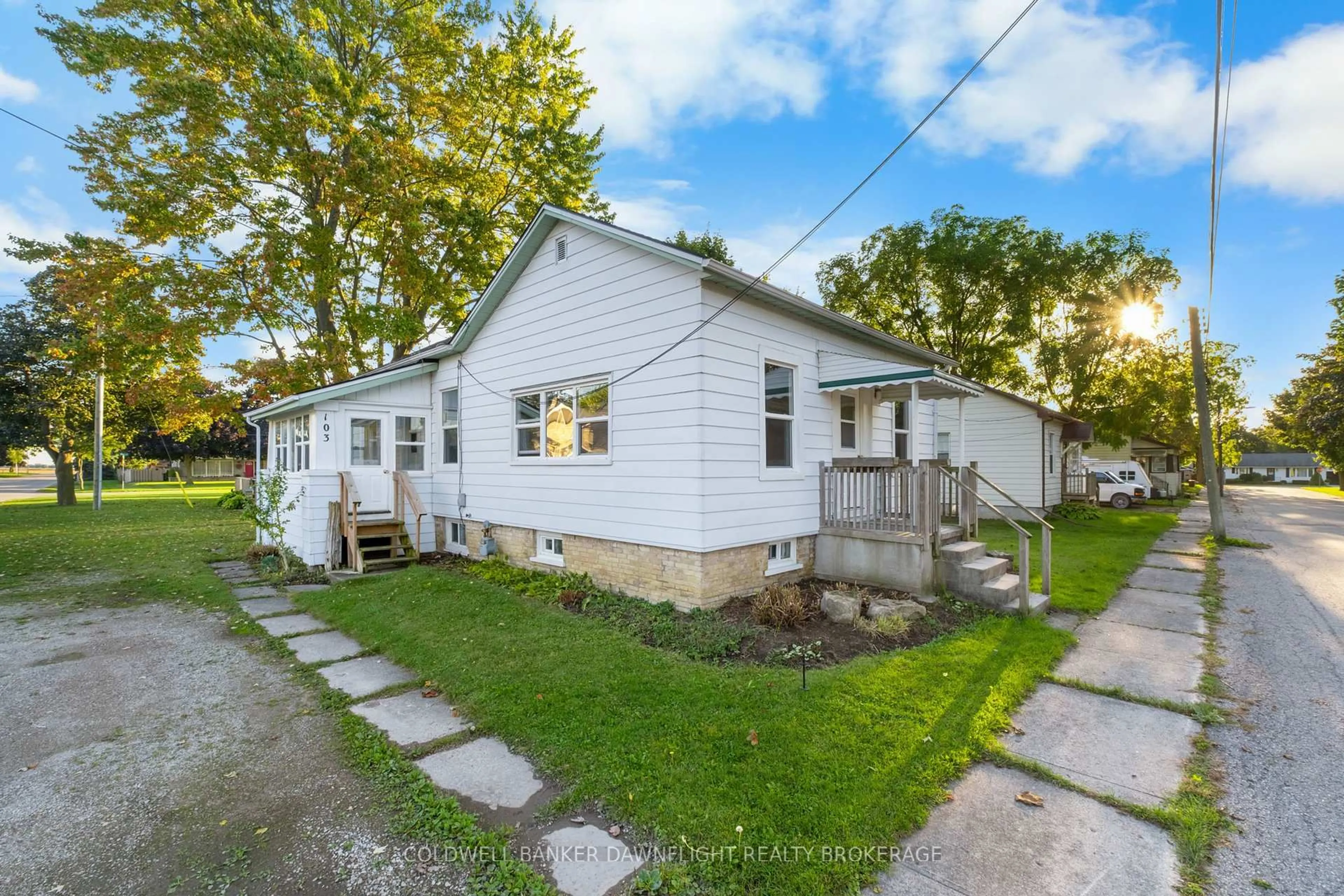 Unknown for 103 Park St, South Huron Ontario N0M 1S2