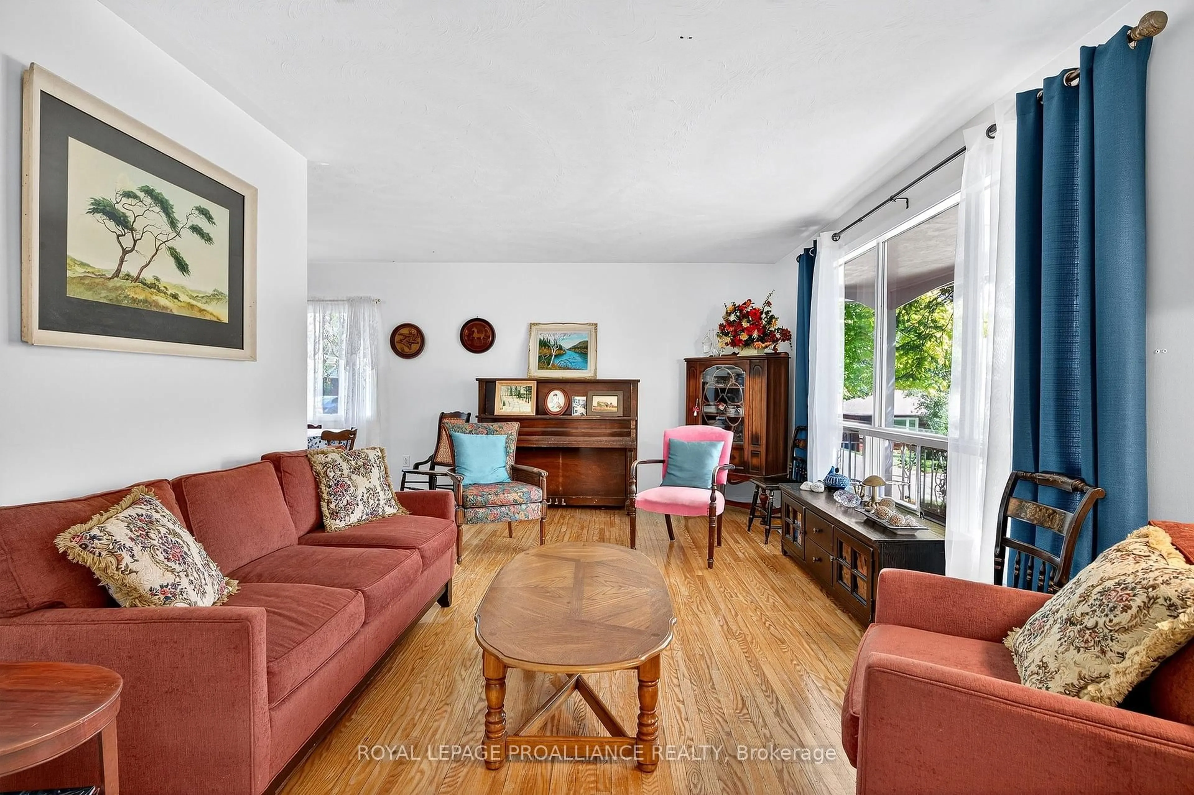 Living room with furniture, unknown for 2 Seneca Rd, Peterborough Ontario K9H 6T9