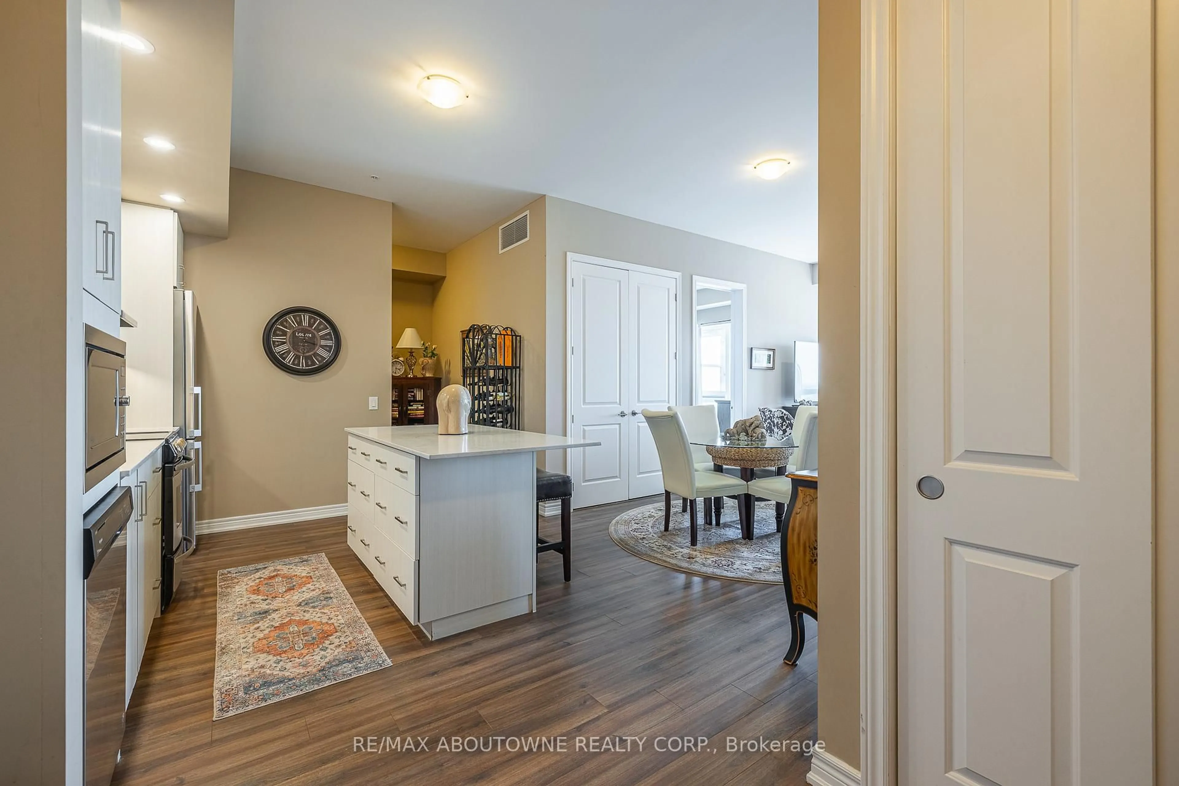 Open concept kitchen, unknown for 40 Esplanade Lane #614, Grimsby Ontario L3M 0G9