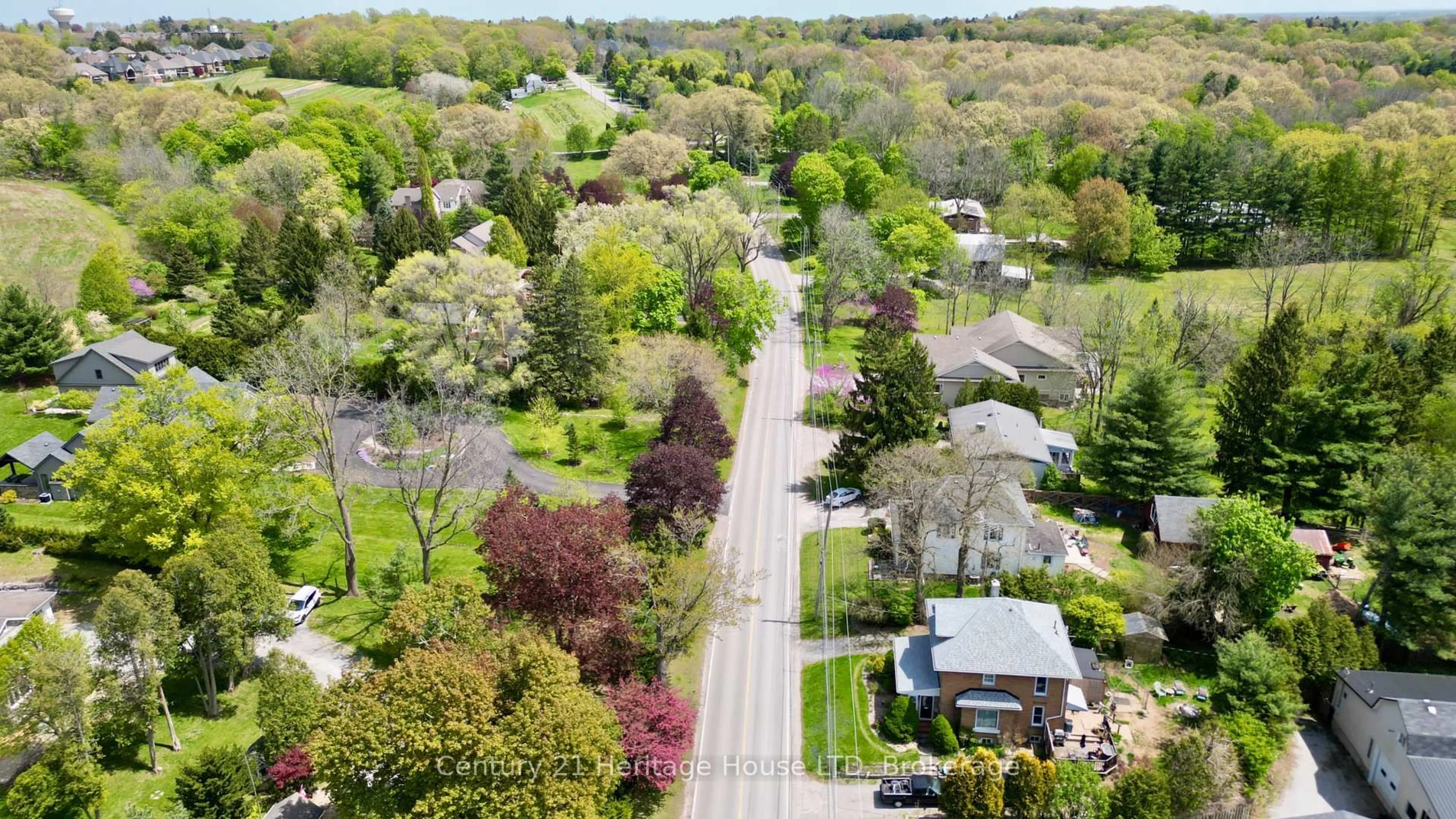 A pic from outside/outdoor area/front of a property/back of a property/a pic from drone, street for 272 Canboro Rd, Pelham Ontario L0S 1M0