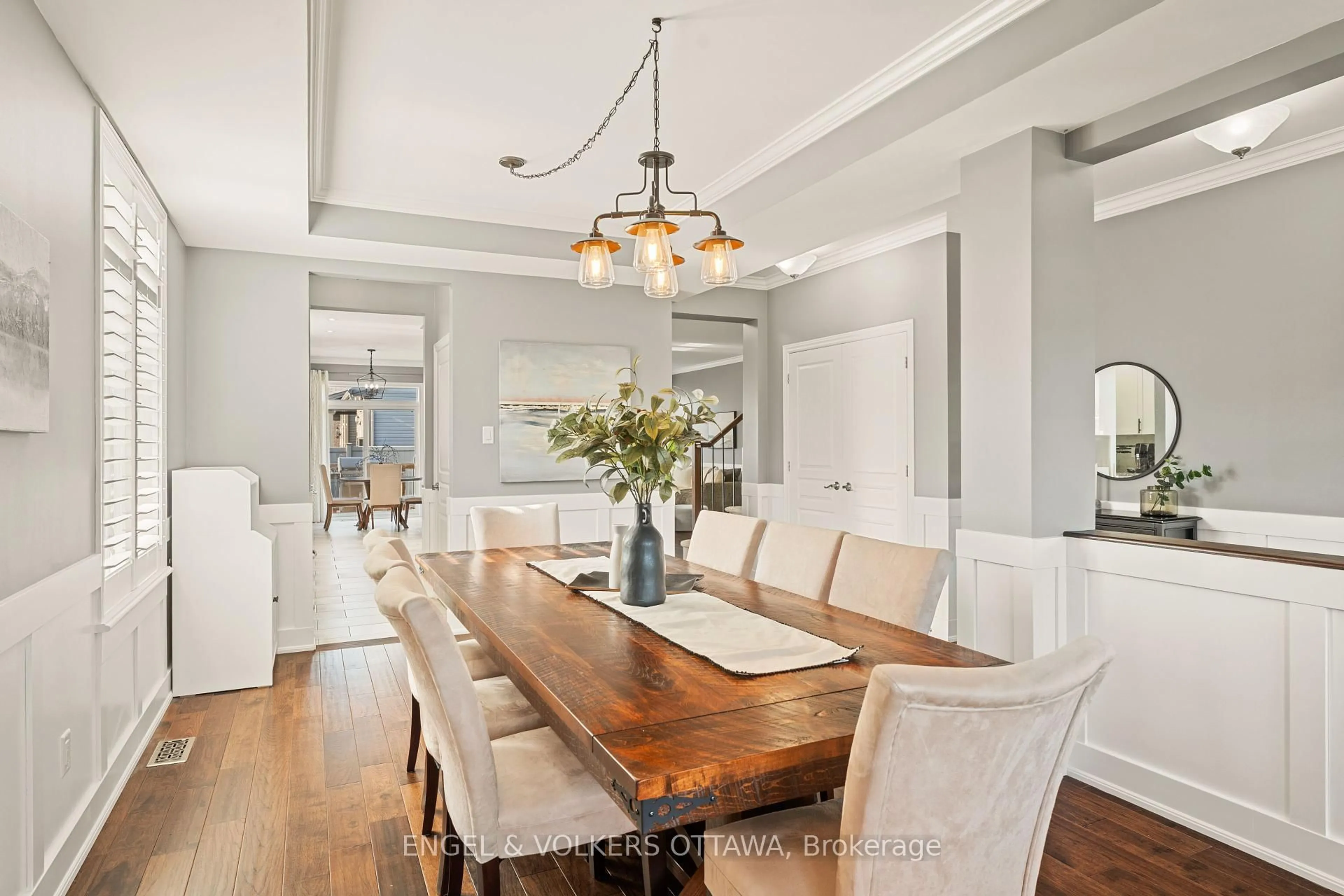 Dining room, wood/laminate floor for 379 Ardmore St, Ottawa Ontario K4M 0C8
