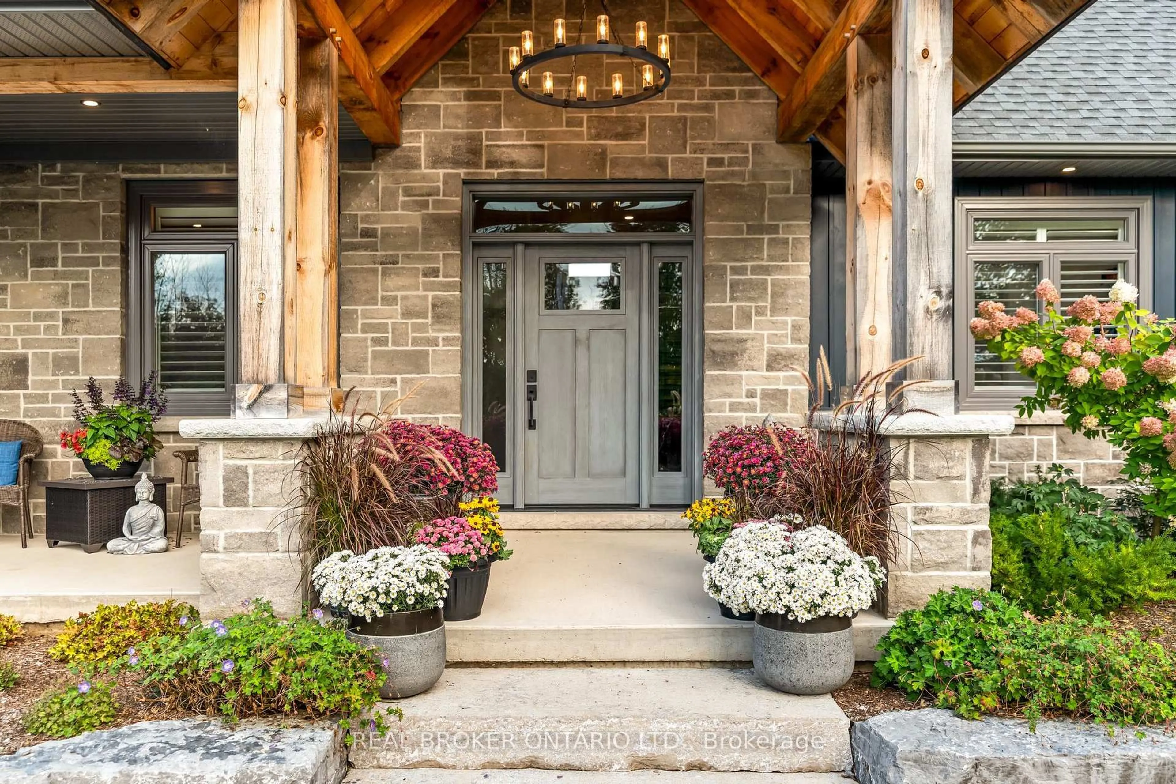 Indoor entryway for 70167 Zion Church Rd, Georgian Bluffs Ontario N0H 2T0