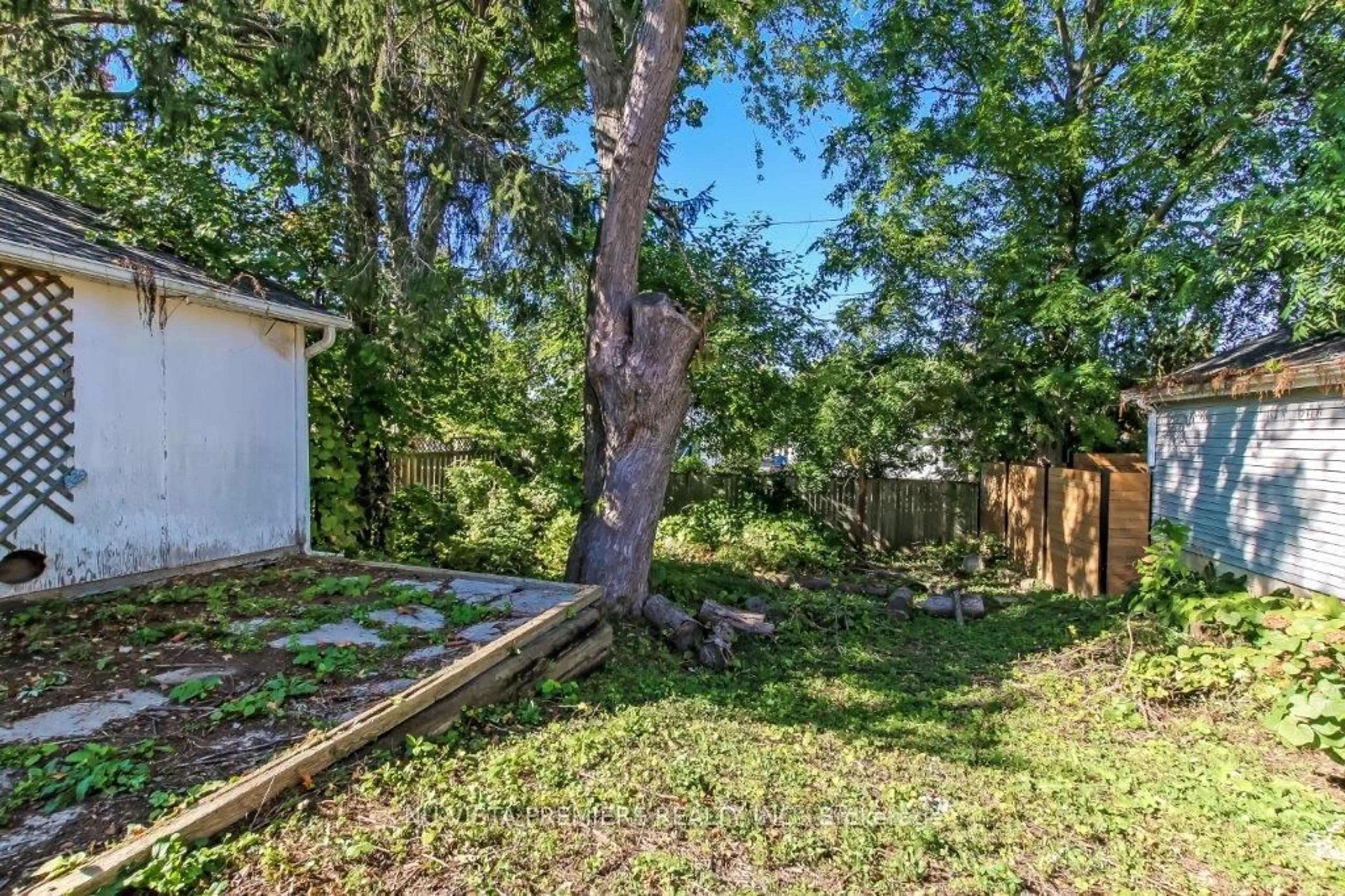 Patio, forest/trees view for 1326 Brydges St, London East Ontario N5W 2C4