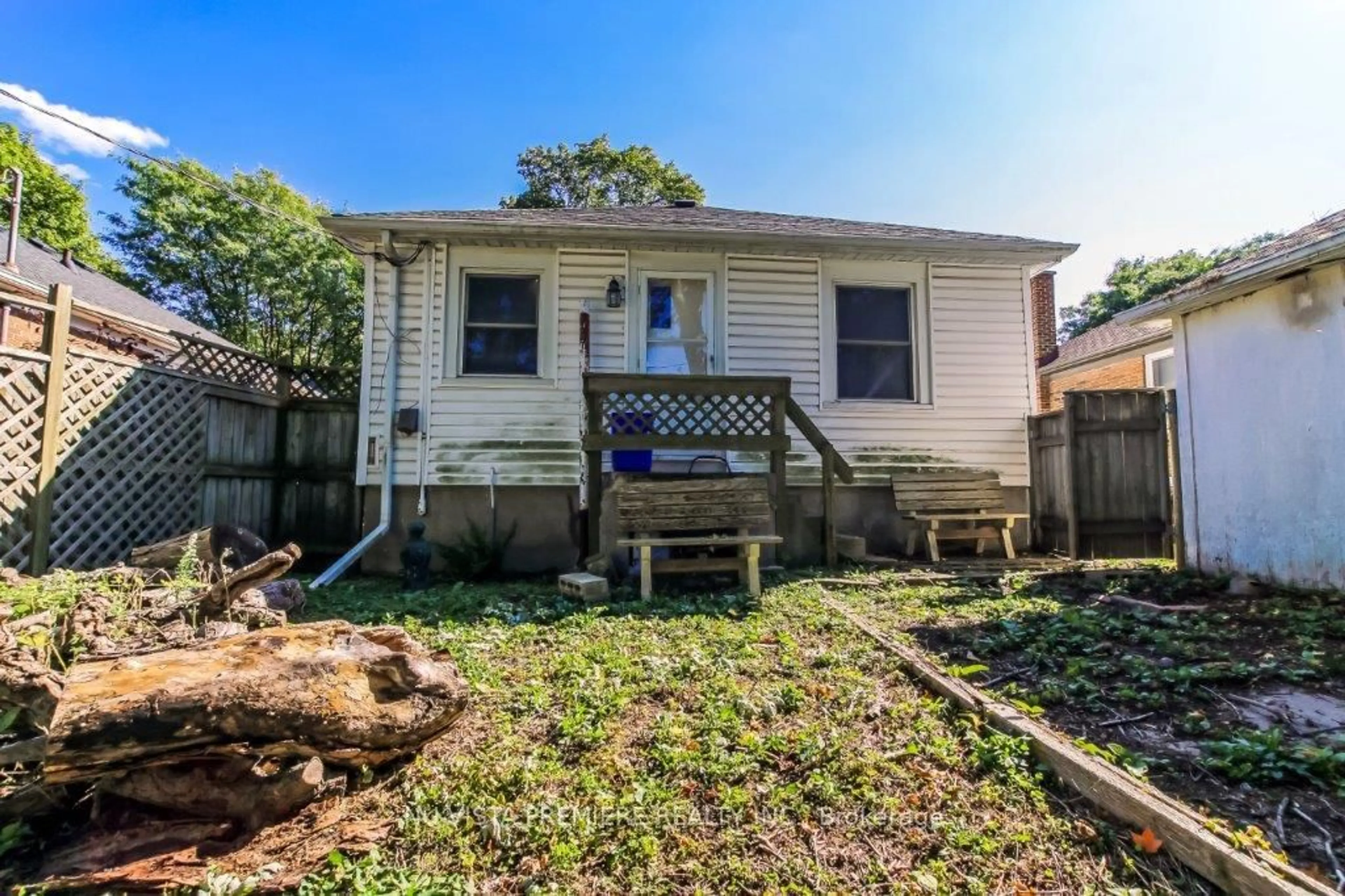 Unknown for 1326 Brydges St, London East Ontario N5W 2C4