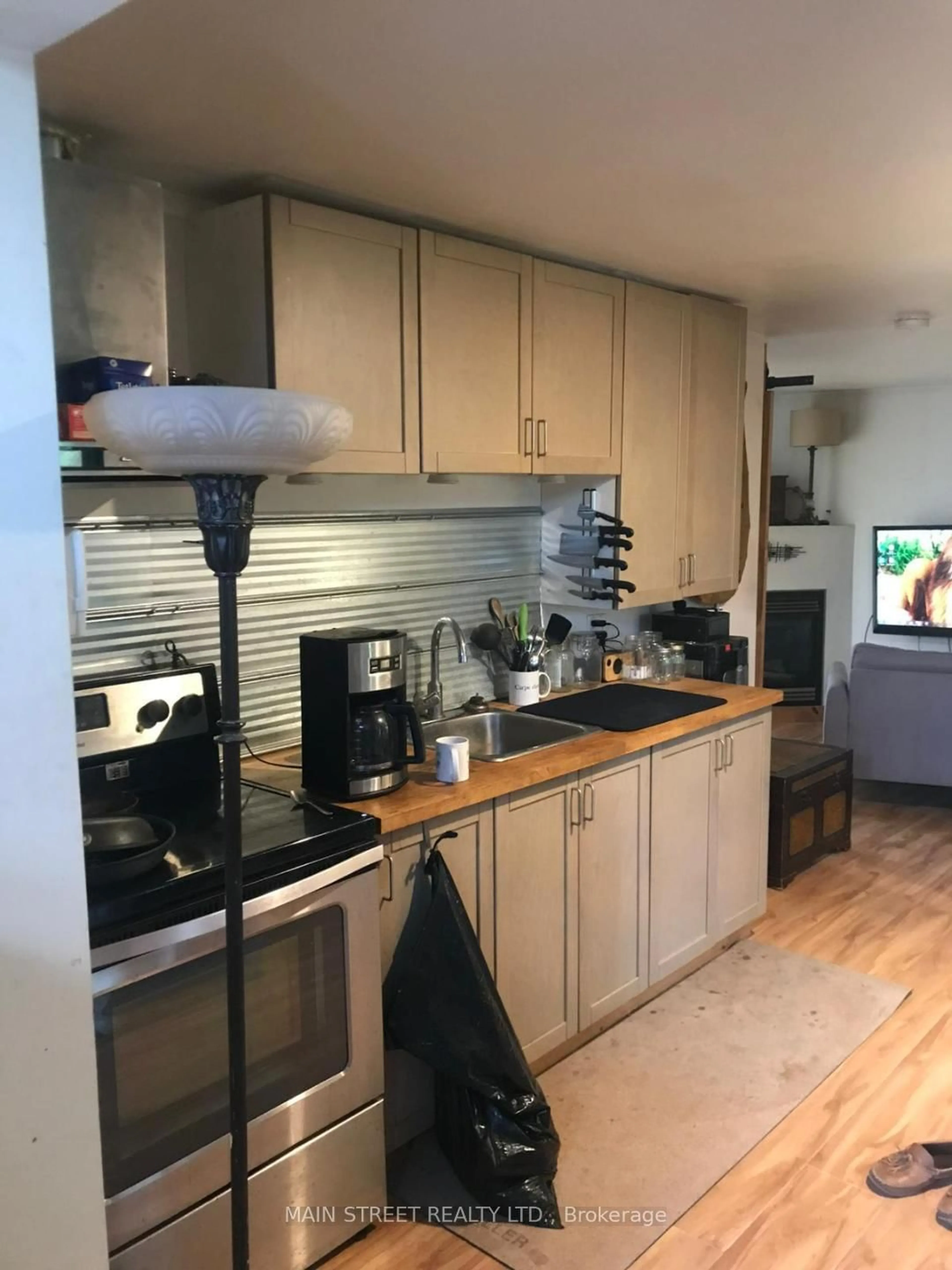 Standard kitchen, wood/laminate floor for 17170 Simcoe St, Kawartha Lakes Ontario K0M 2J0