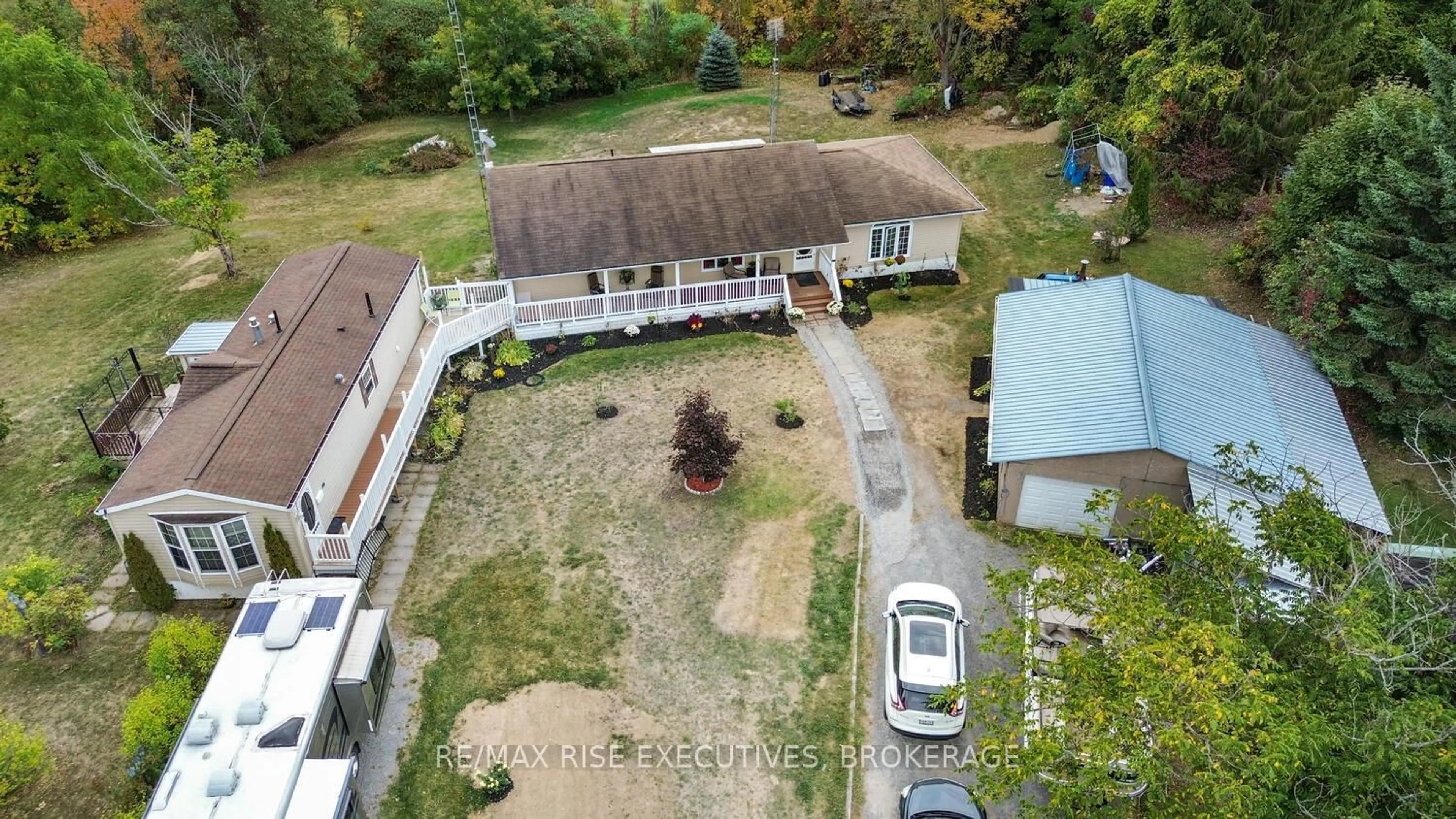 A pic from outside/outdoor area/front of a property/back of a property/a pic from drone, street for 25 Park St, Leeds and the Thousand Islands Ontario K0E 1N0