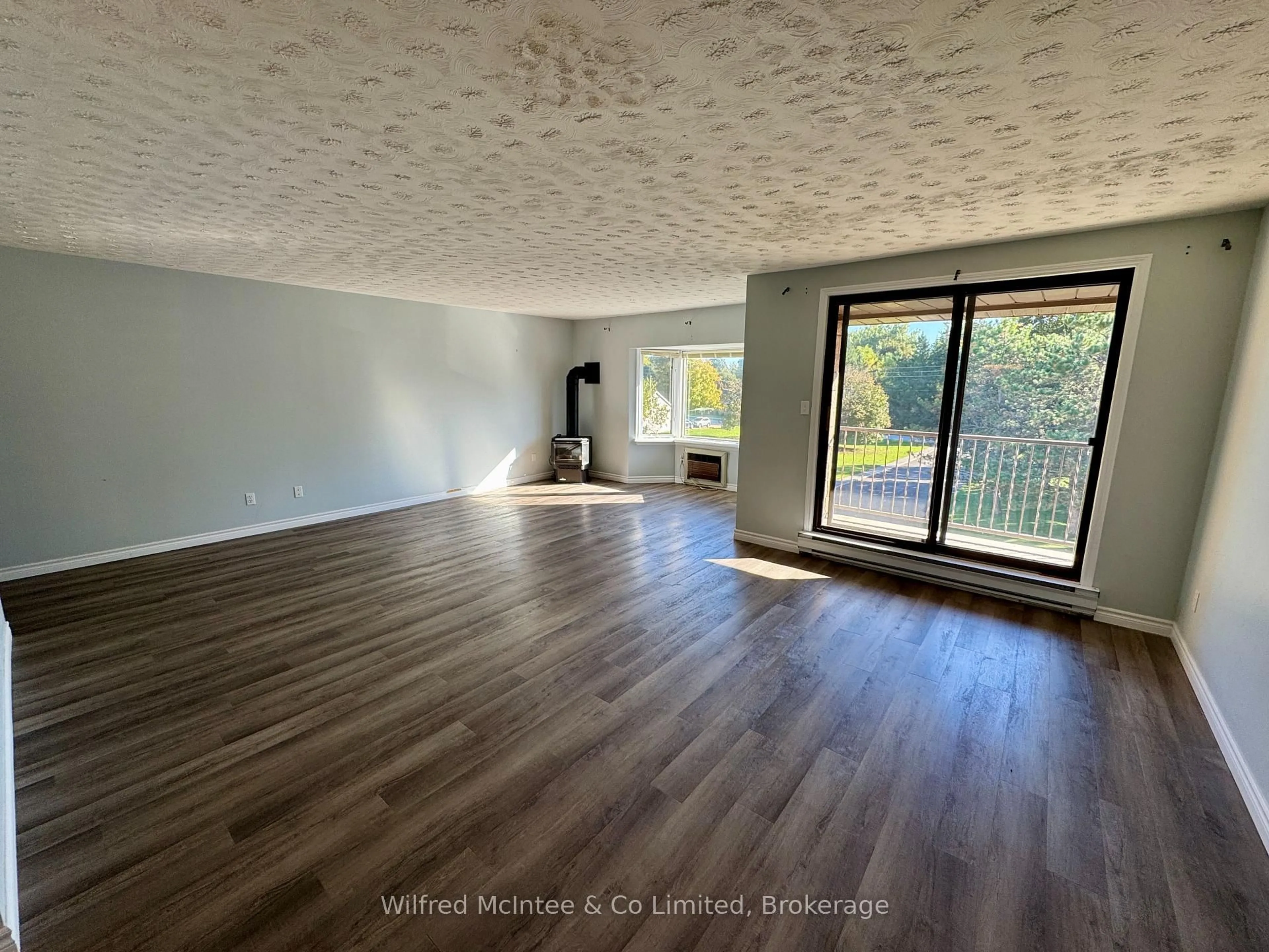 A pic of a room for 225 Hinks St #305, Brockton Ontario N0G 2V0