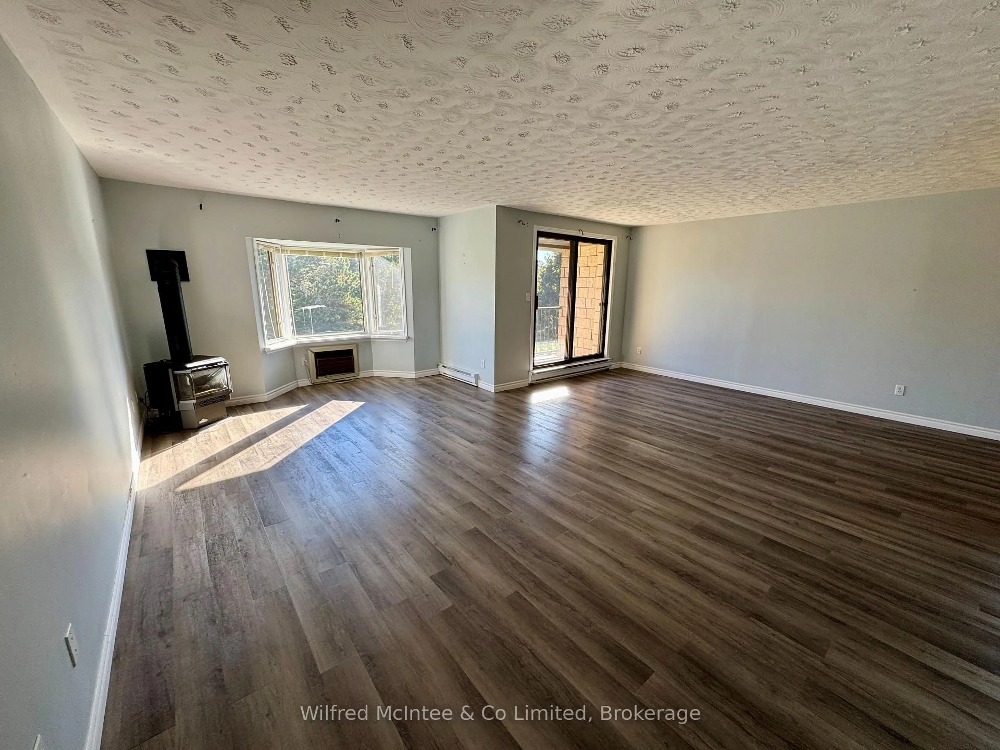A pic of a room for 225 Hinks St #305, Brockton Ontario N0G 2V0