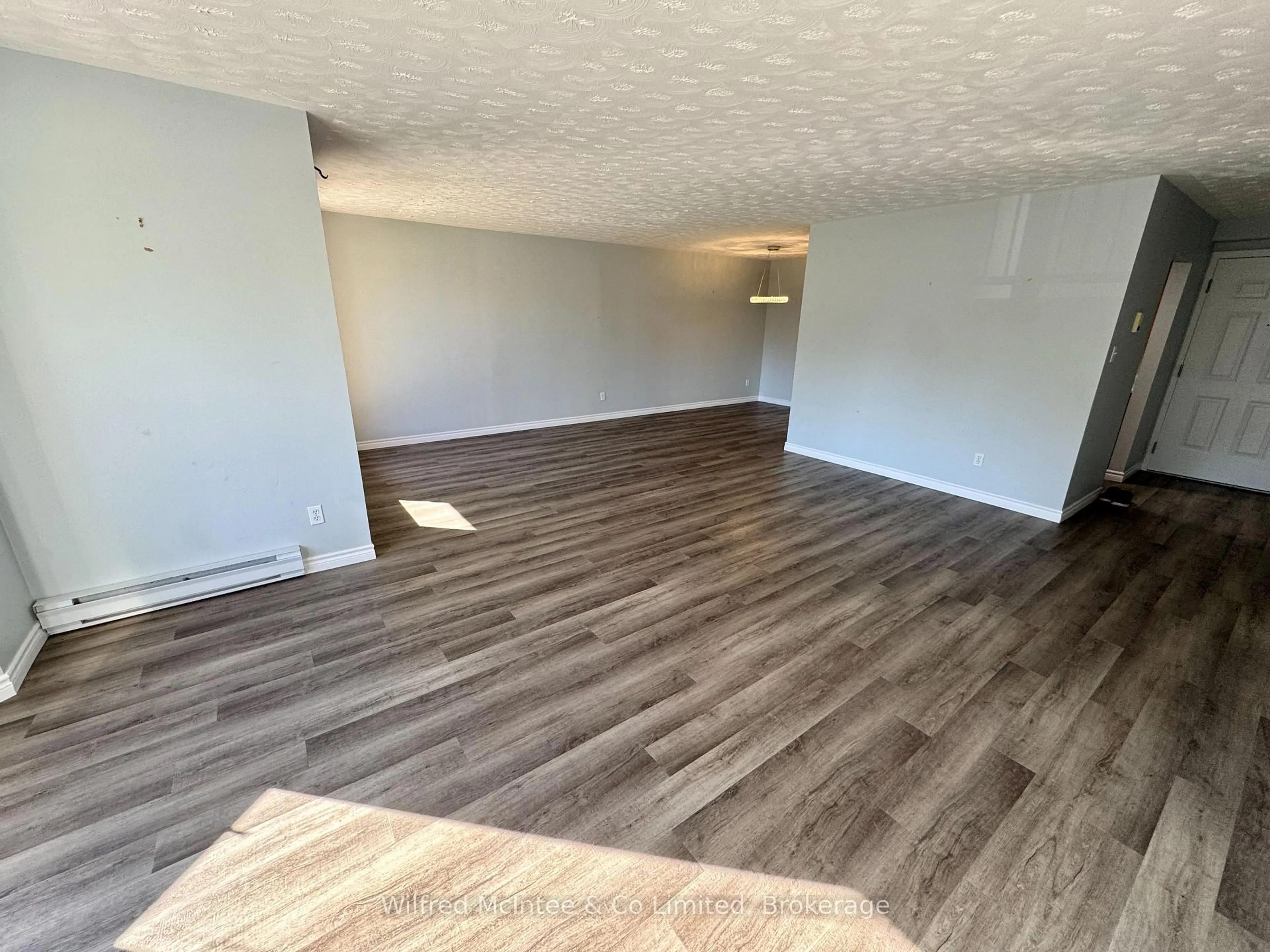 A pic of a room for 225 Hinks St #305, Brockton Ontario N0G 2V0