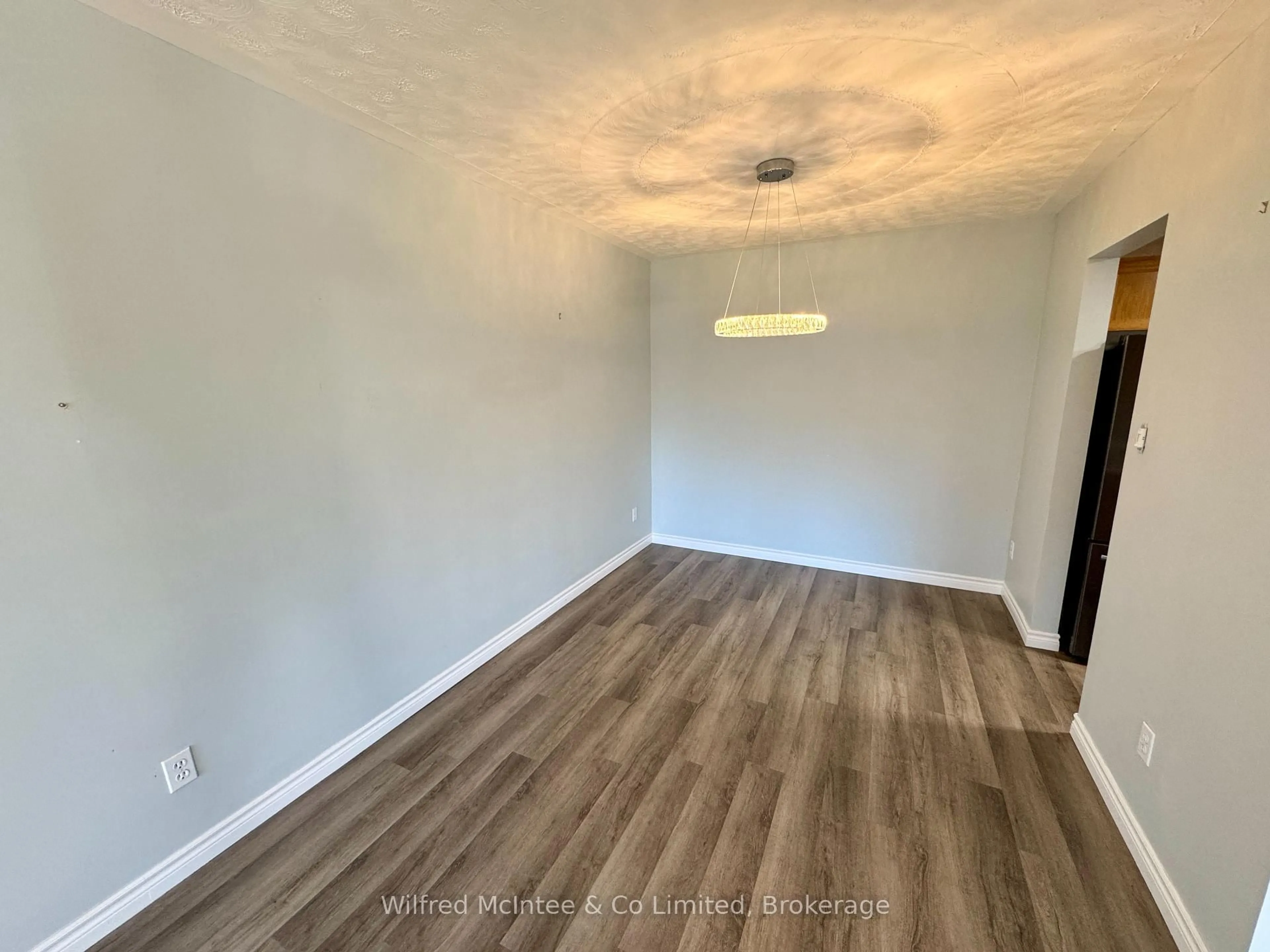 A pic of a room for 225 Hinks St #305, Brockton Ontario N0G 2V0