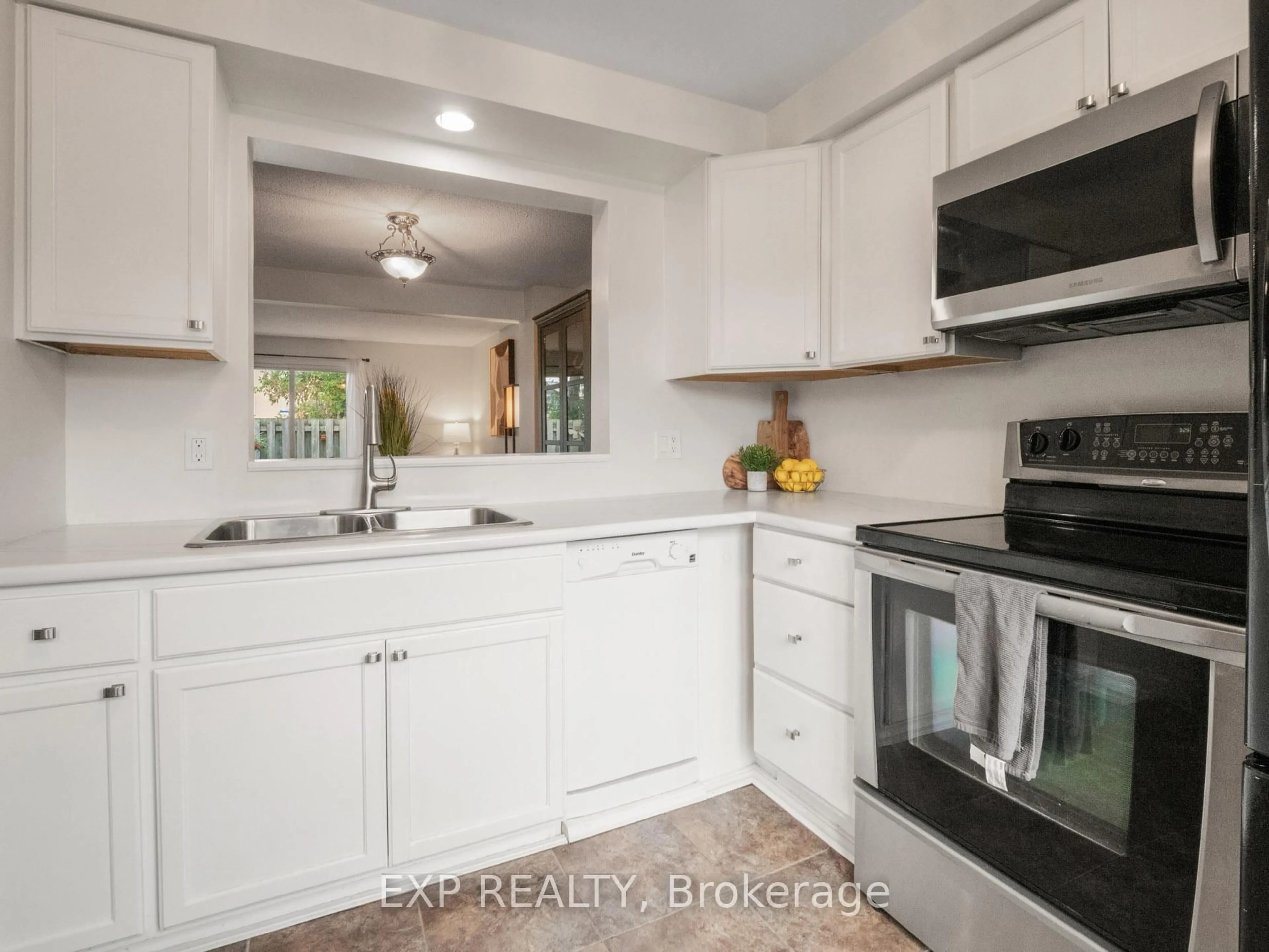 Open concept kitchen, ceramic/tile floor for 6767 Thorold Stone Rd #45, Niagara Falls Ontario L2J 3W9
