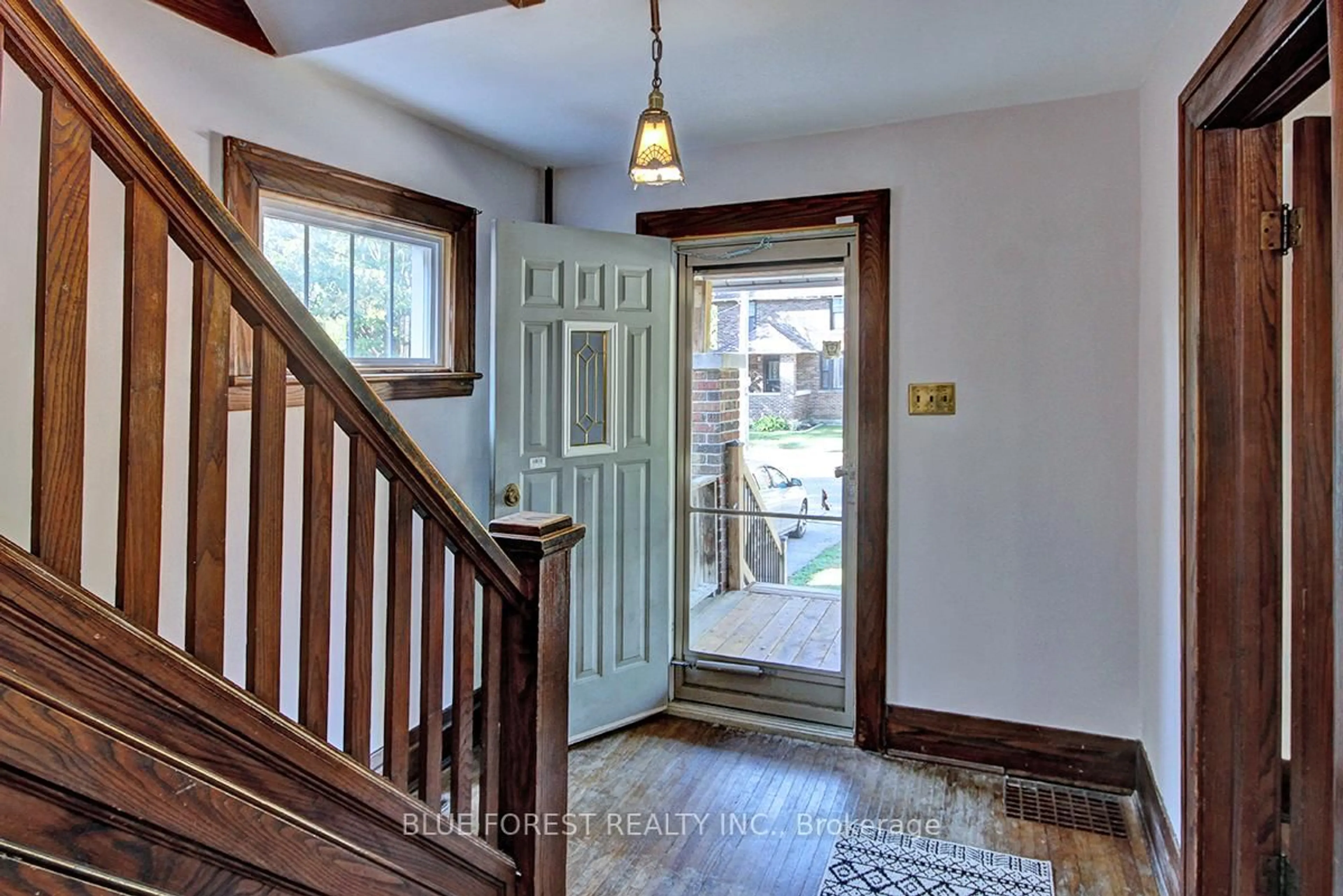Indoor entryway for 1036 Patricia St, London East Ontario N6A 3V4