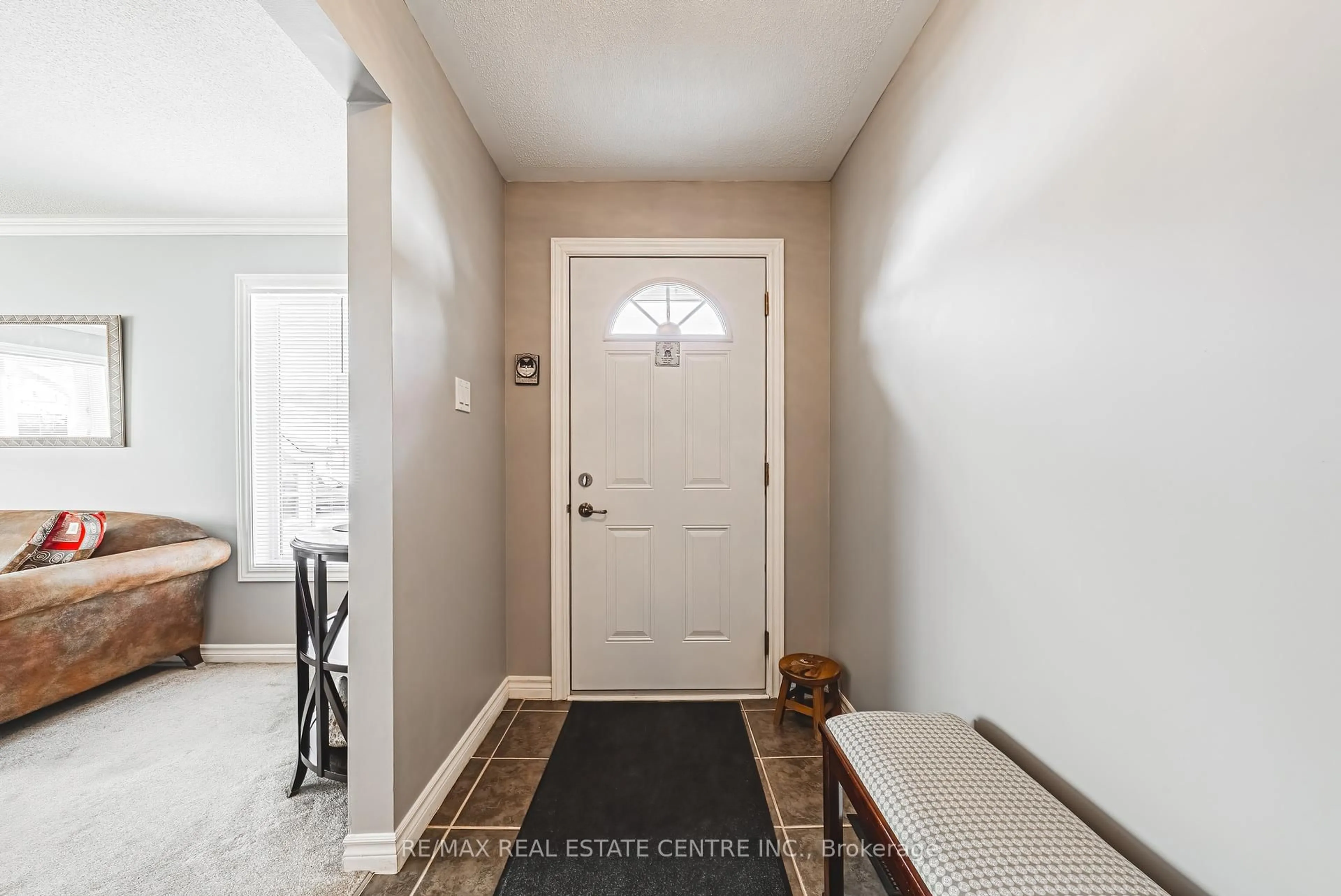 Indoor entryway for 32 Water Street Pvt St, Puslinch Ontario N1H 6H9