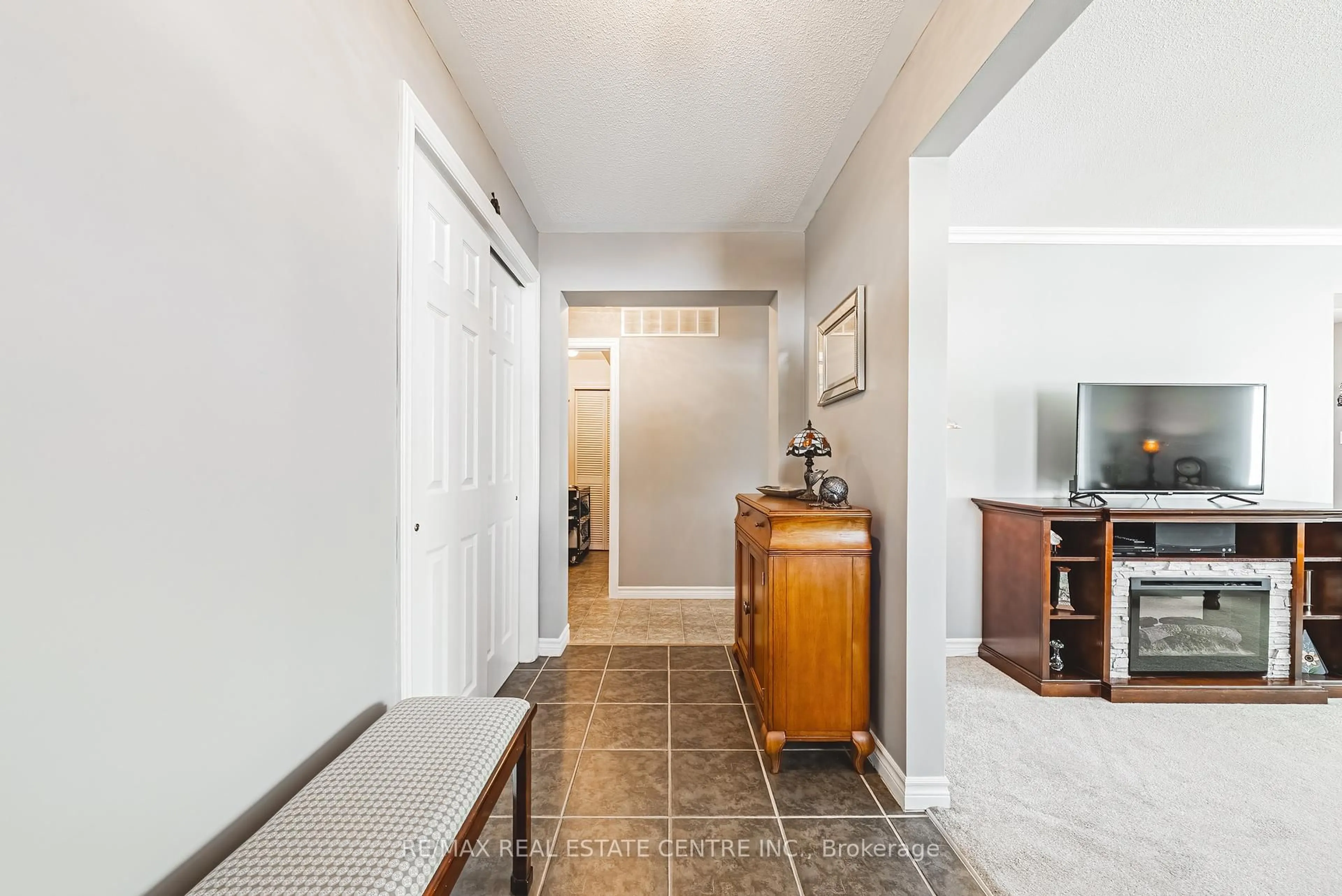 Indoor entryway for 32 Water Street Pvt St, Puslinch Ontario N1H 6H9