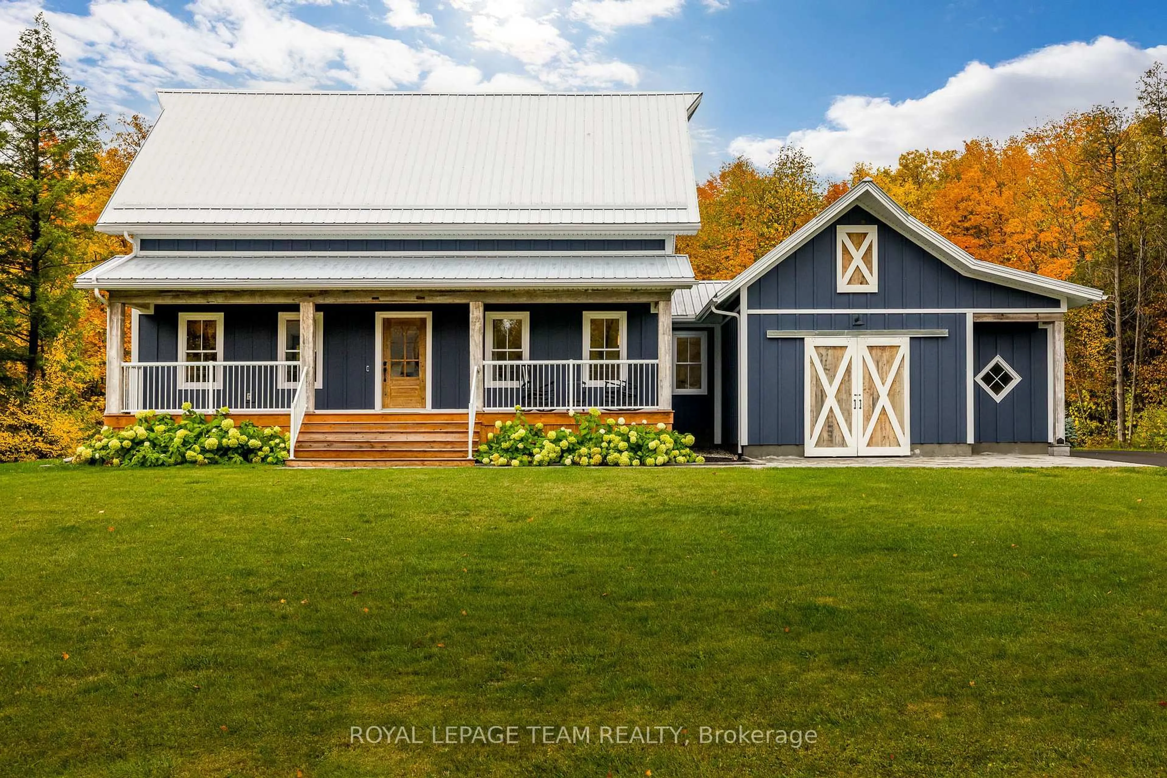 Home with vinyl exterior material, street for 102 Brookberry Cres, North Grenville Ontario K0G 1J0